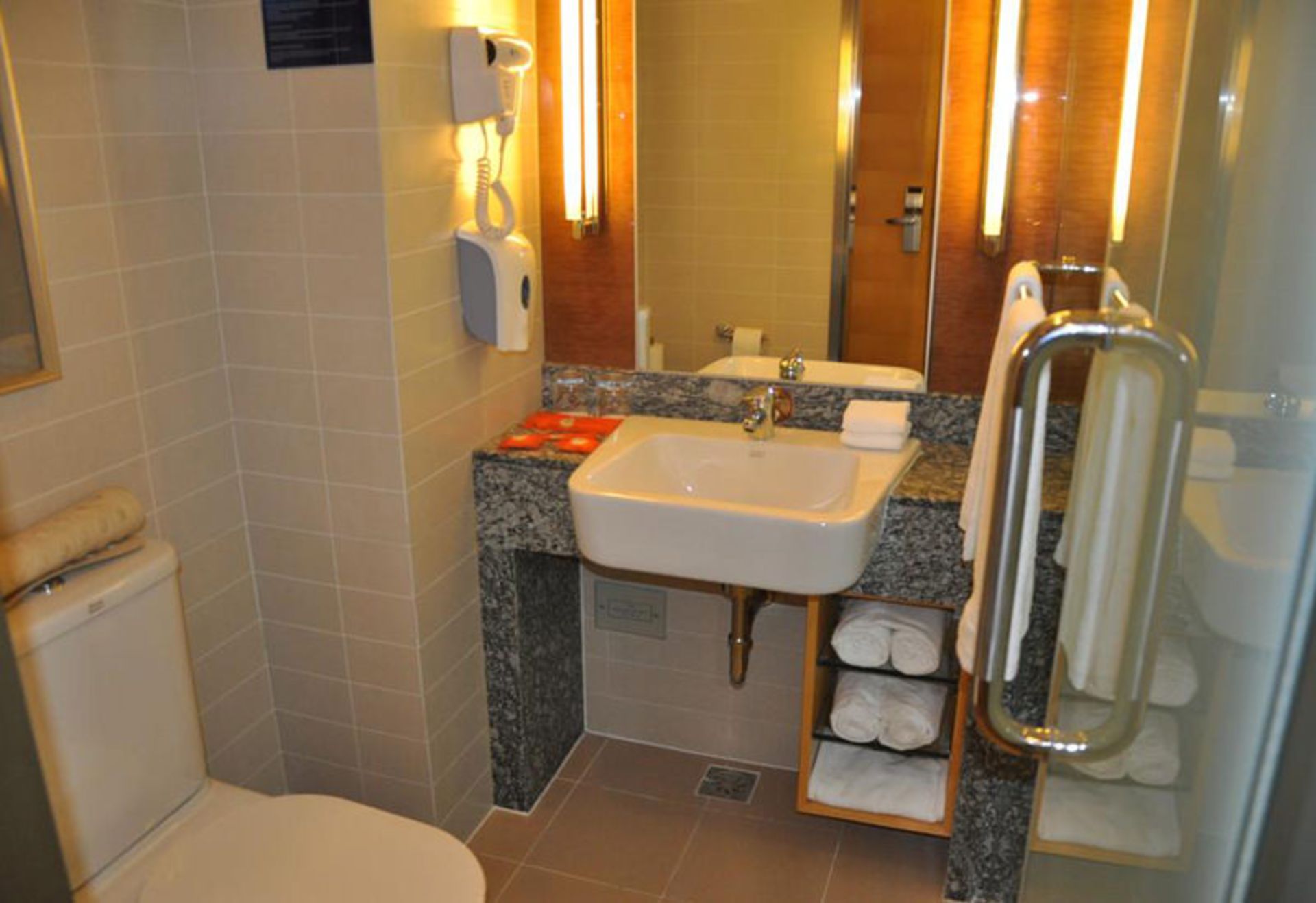هتل هالیدی این اکسپرس دنگزیمن (Holiday Inn Express Beijing Dongzhimen)