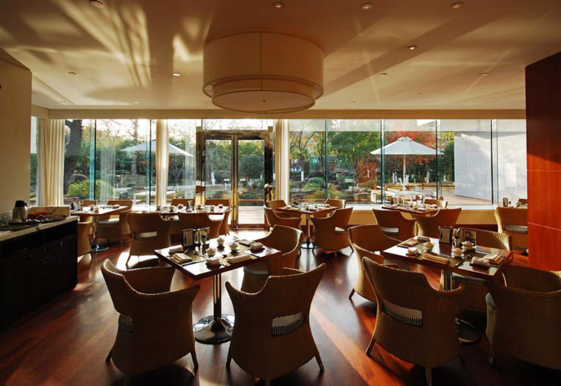 هتل دراگون هانگزو (The Dragon Hotel Hangzhou)