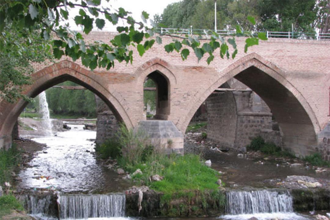 پل قرمزی کورپی 