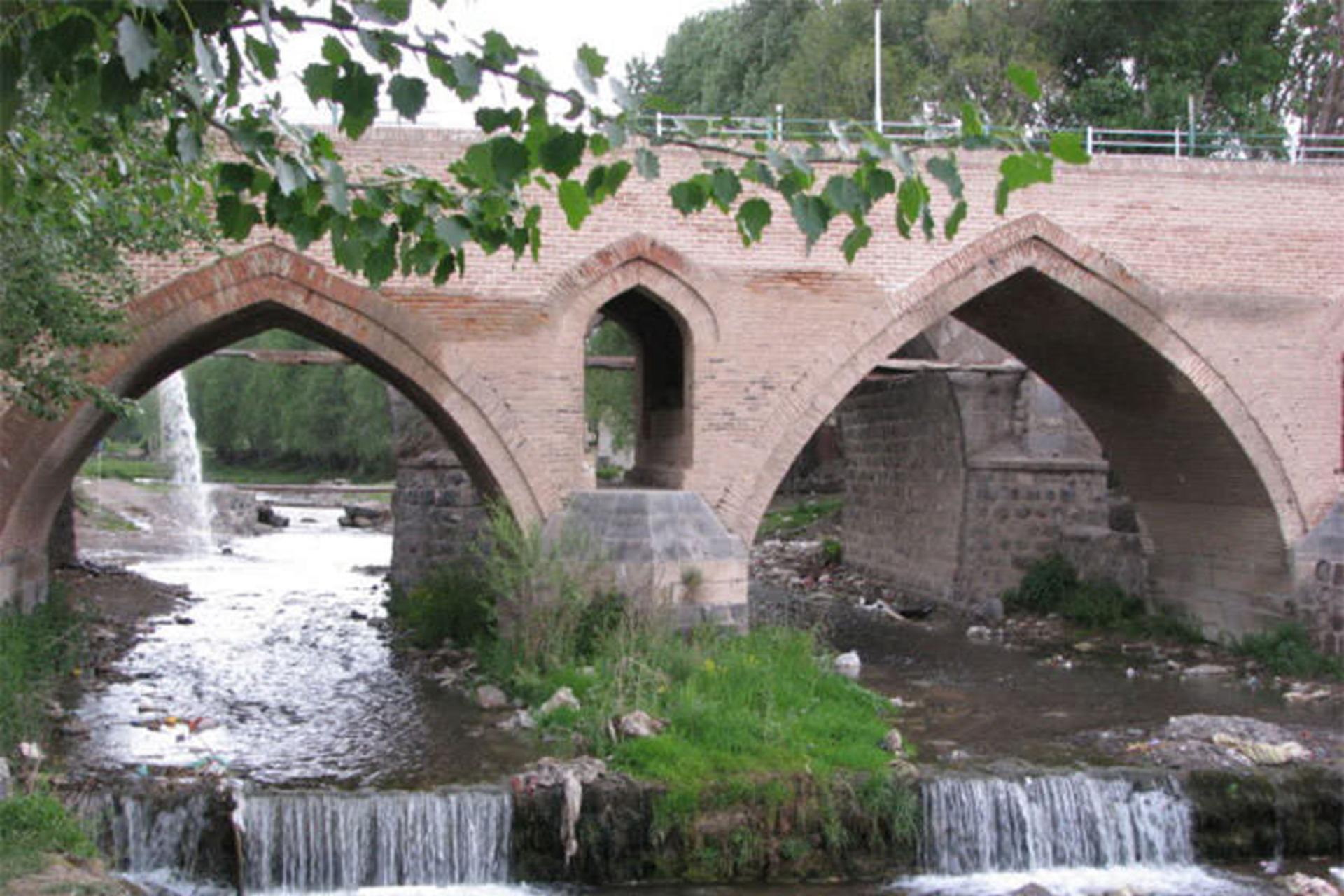 پل قرمزی کورپی 