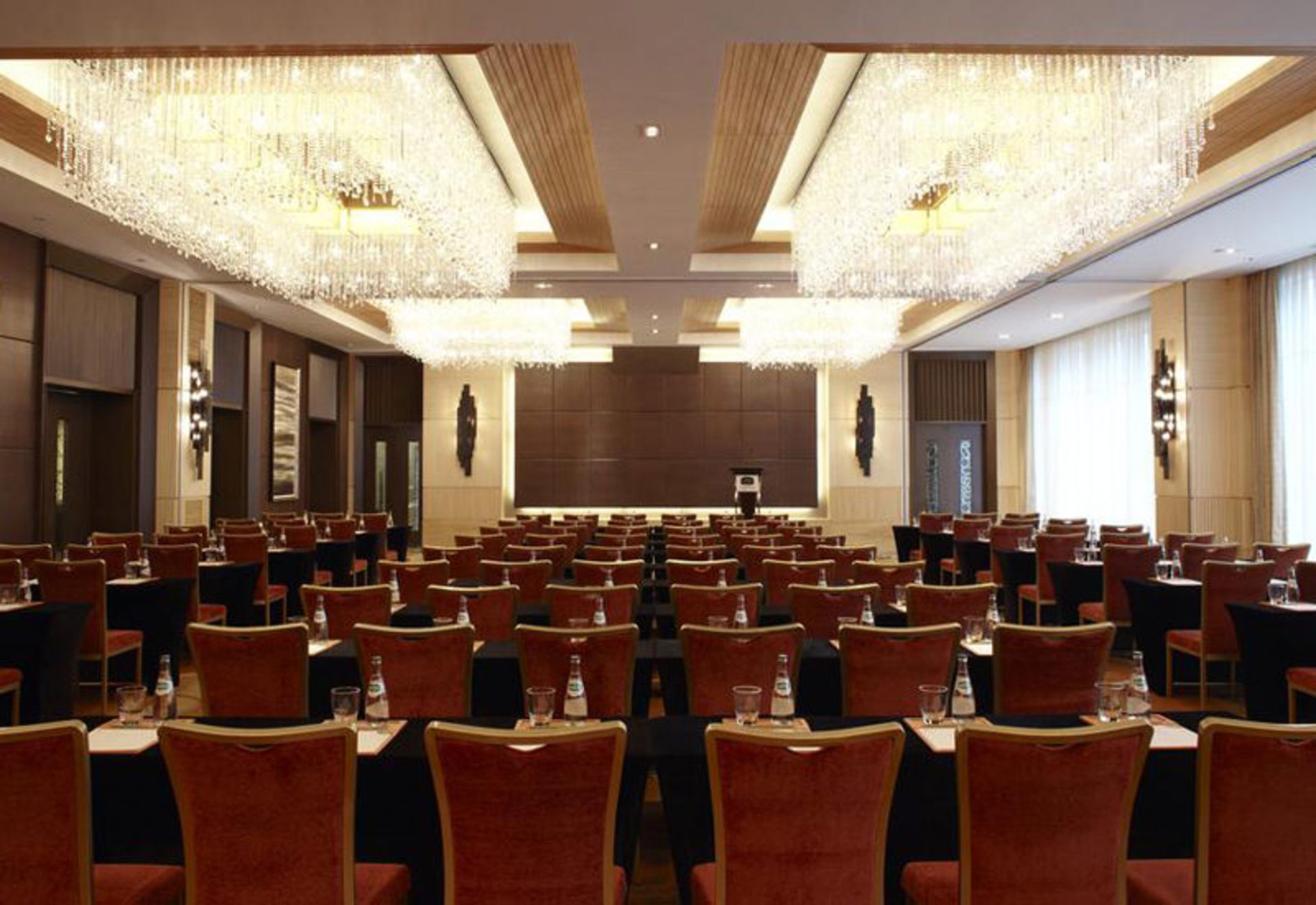 هتل کورت‌ یارد بای ماریوت شانگهای پودونگ (Courtyard by Marriott Shanghai Central)