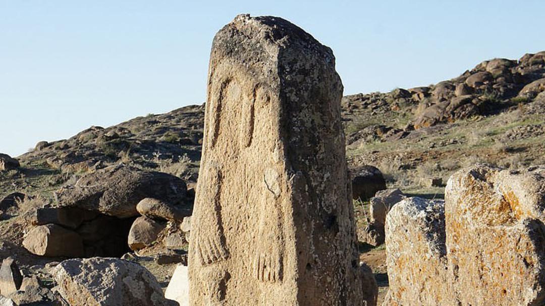 سنگ نگاره های تاریخی شهر یری