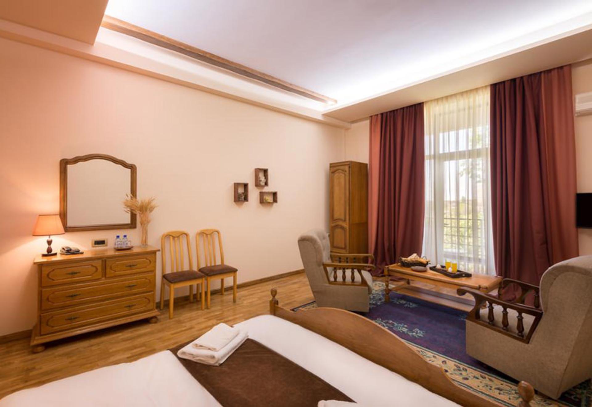 هتل الیمپیا (Olympia Hotel)