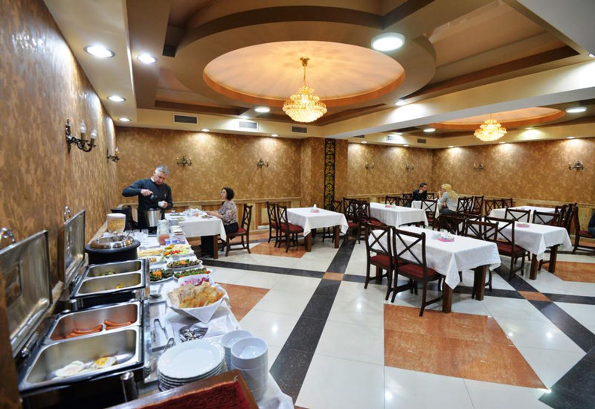 هتل ایروان دلوکس (Yerevan Deluxe Hotel)