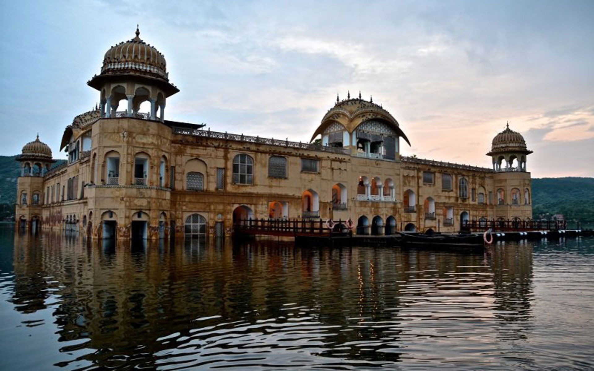 جال محل (Jal Mahal)