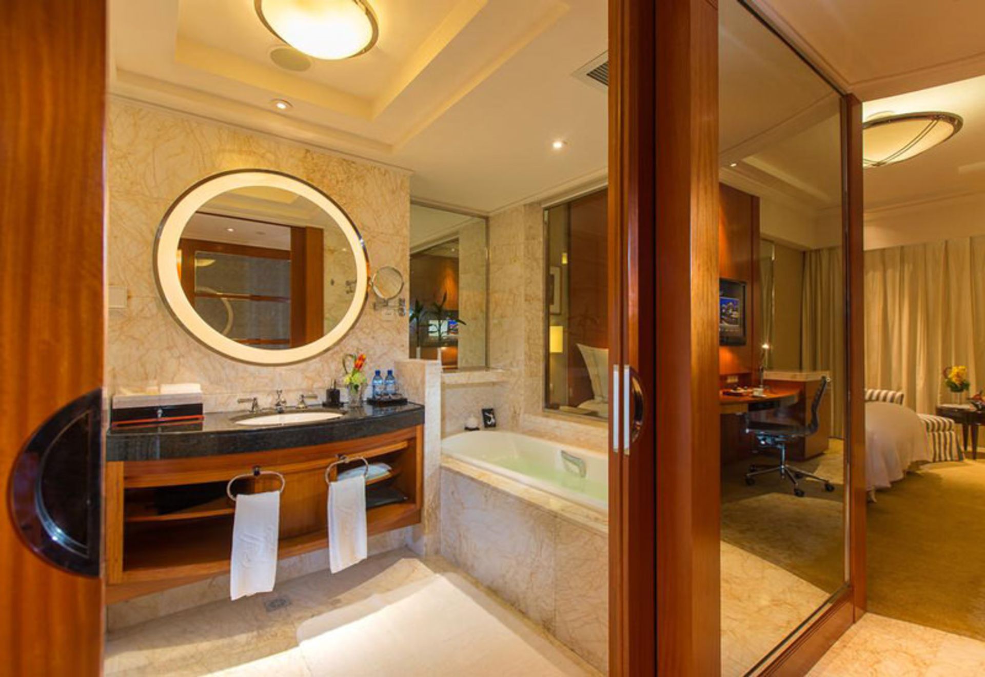 هتل دراگون هانگزو (The Dragon Hotel Hangzhou)