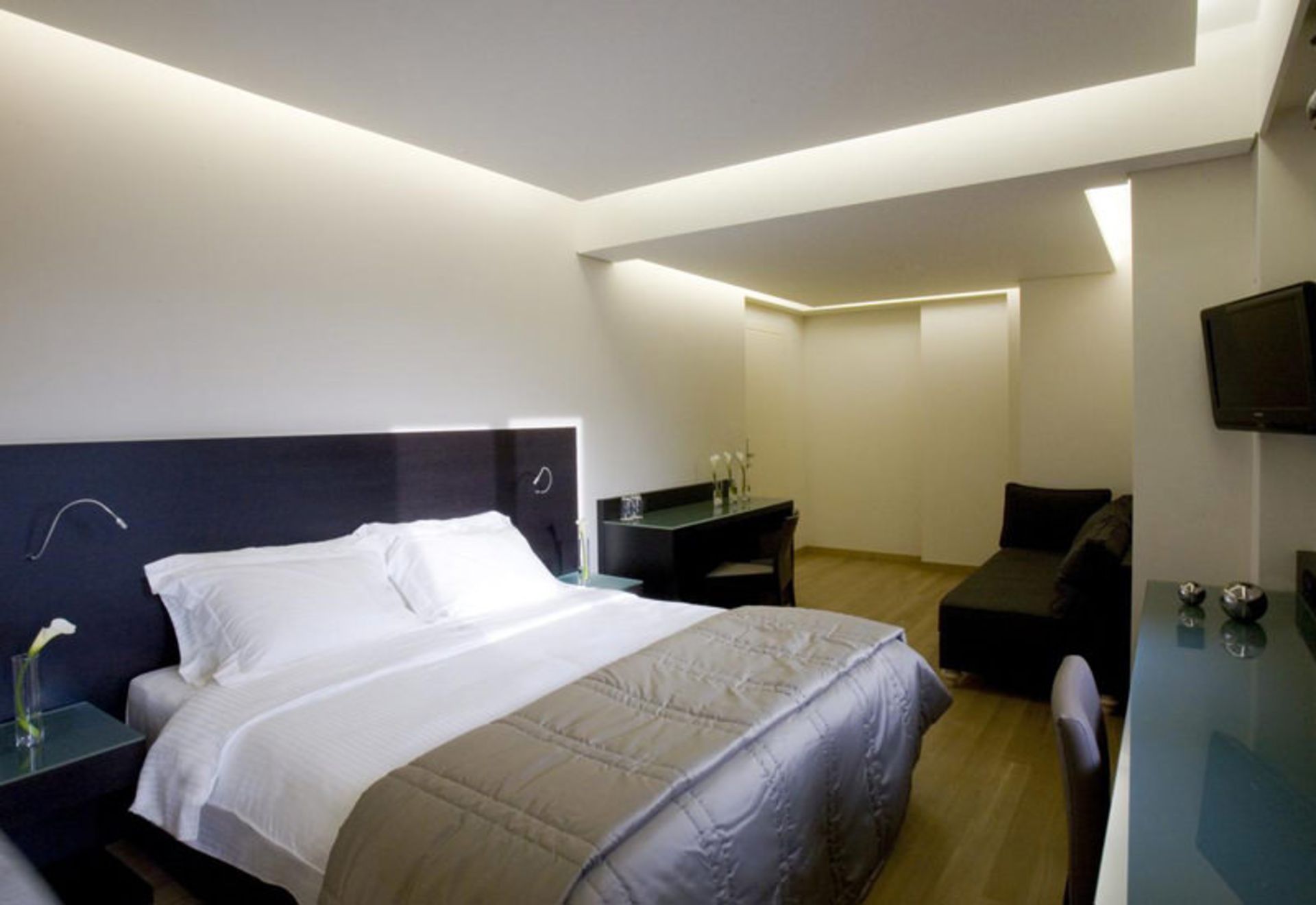 هتل او اند بی آتن بوتیک (O&B Athens Boutique Hotel)
