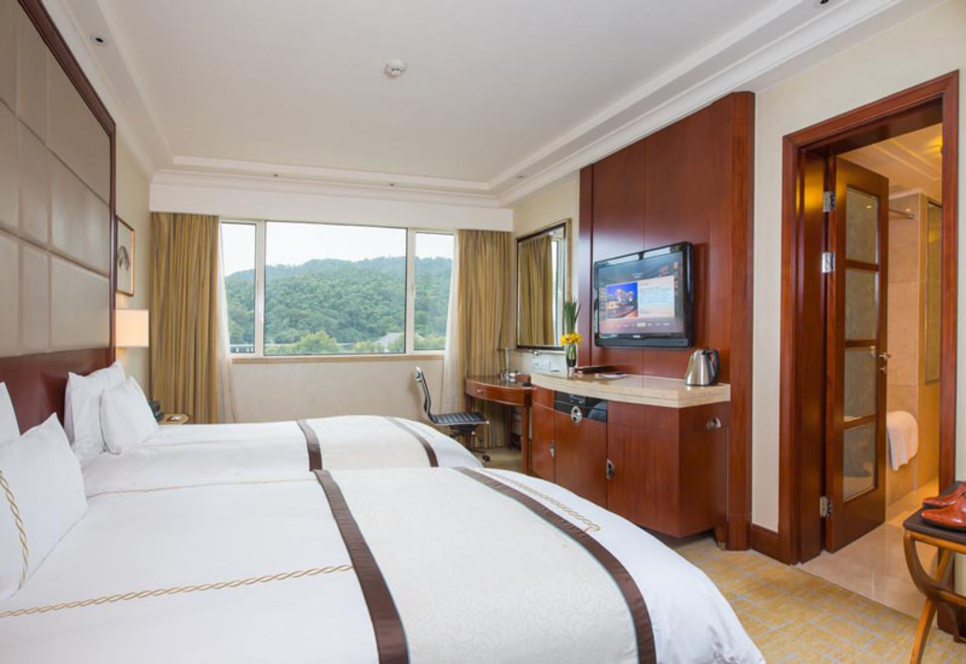 هتل دراگون هانگزو (The Dragon Hotel Hangzhou)