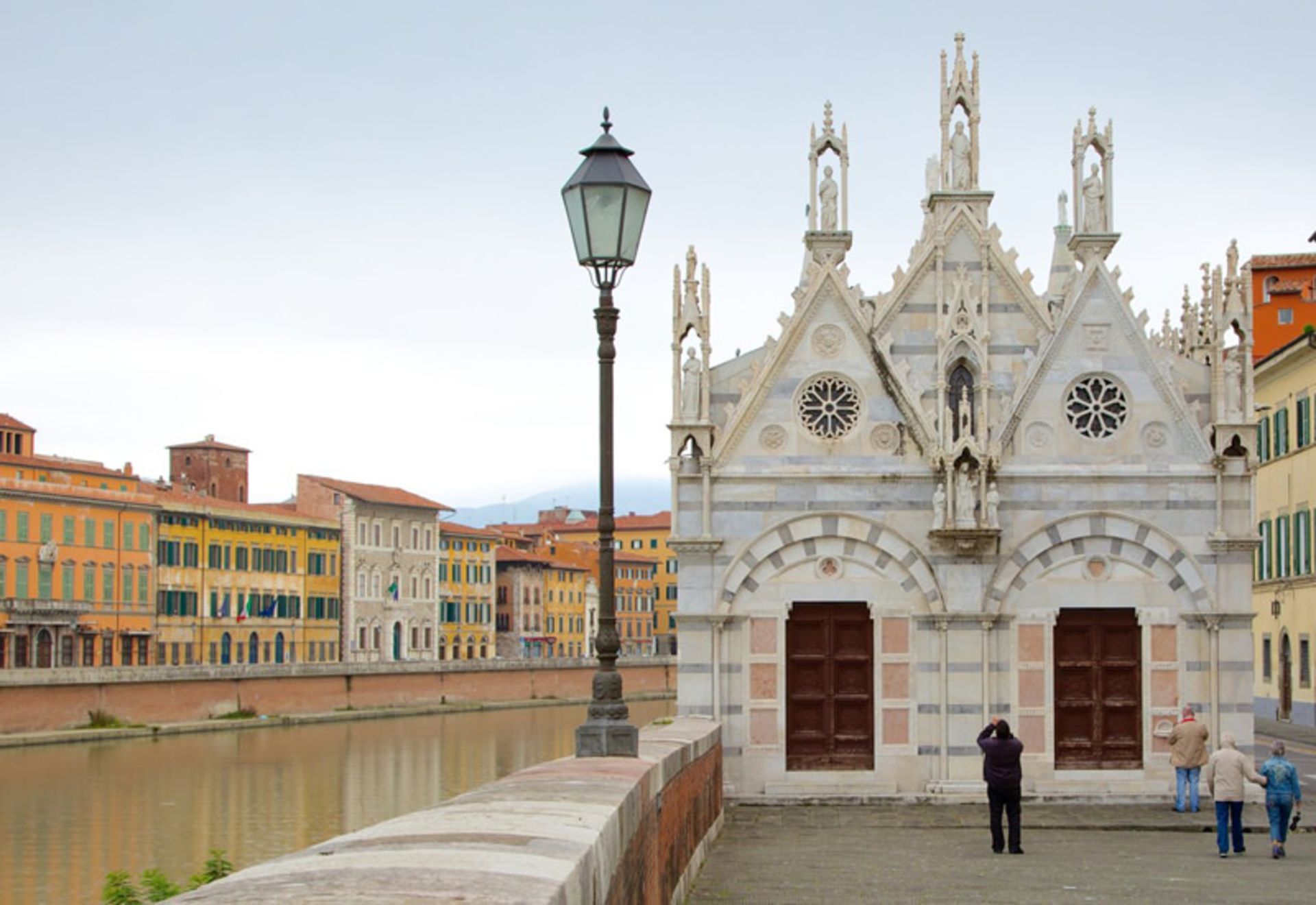 کلیسا سانتا ماریا دلا اسپینا (Santa Maria della Spina)