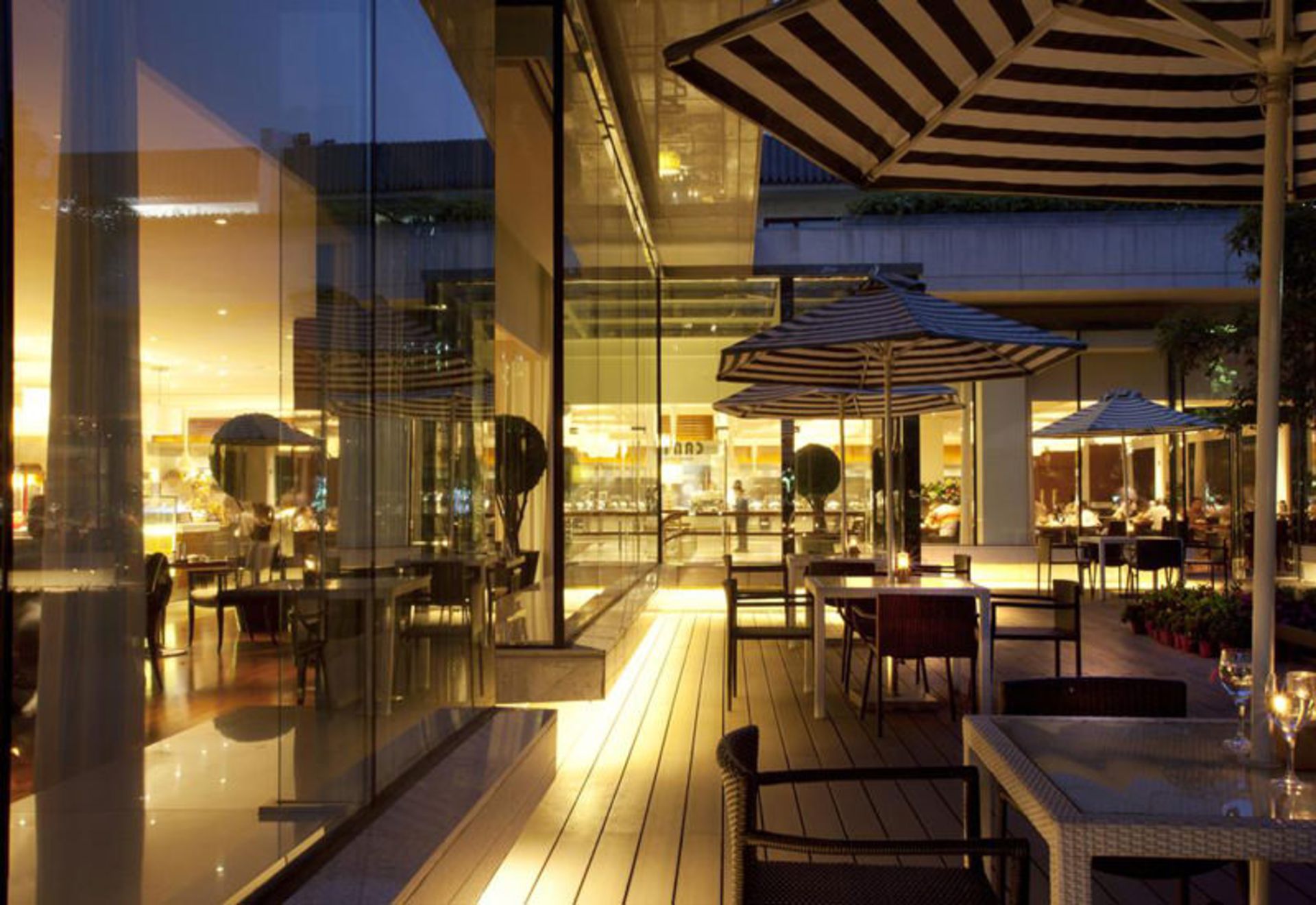 هتل دراگون هانگزو (The Dragon Hotel Hangzhou)