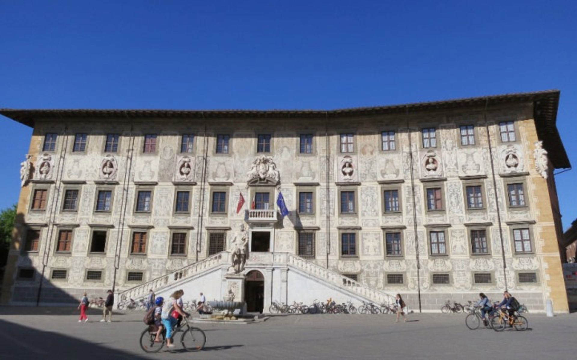 کاخ Palazzo dei Cavalieri