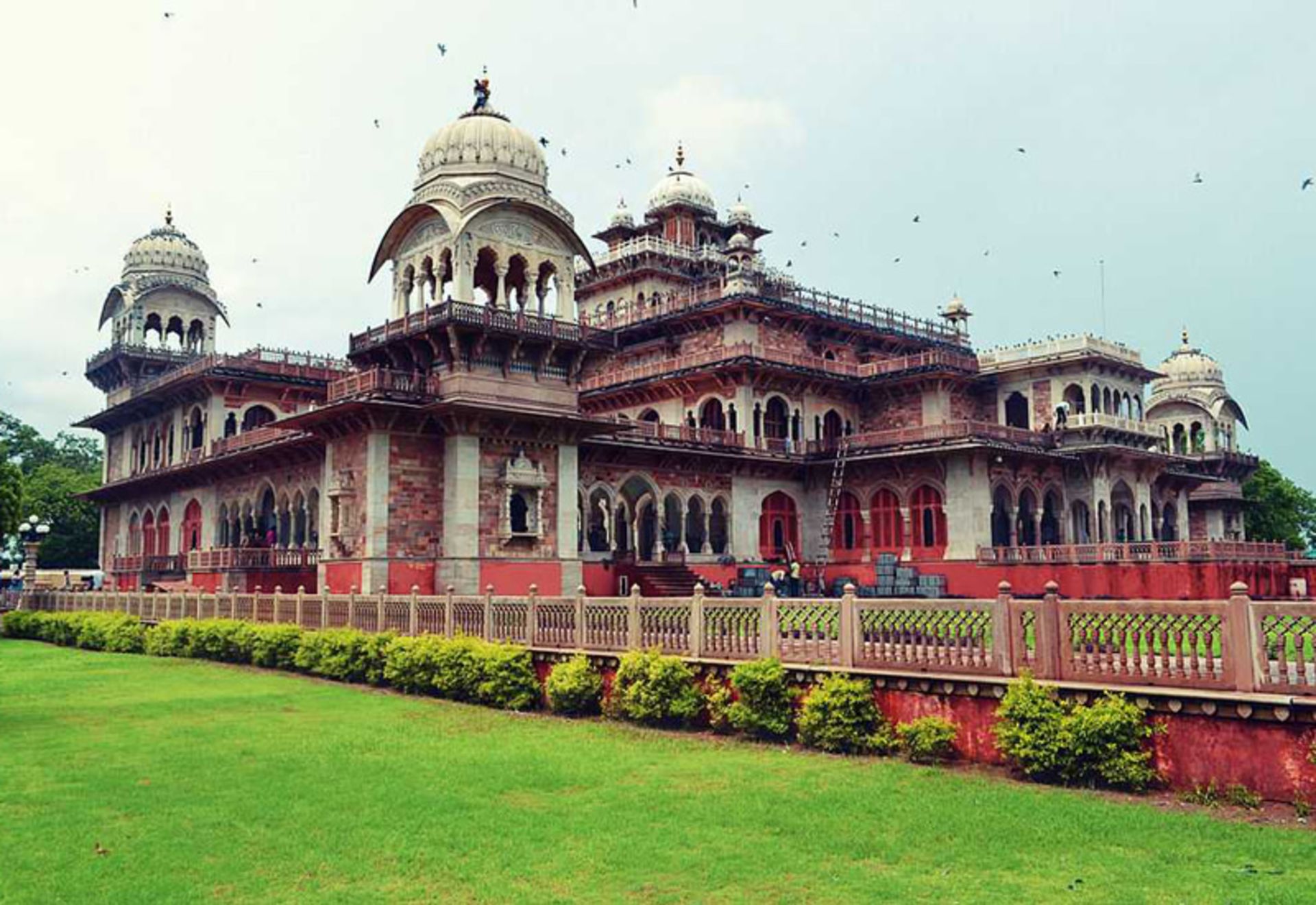 باغ رام نیواس (Ram Niwas Garden)