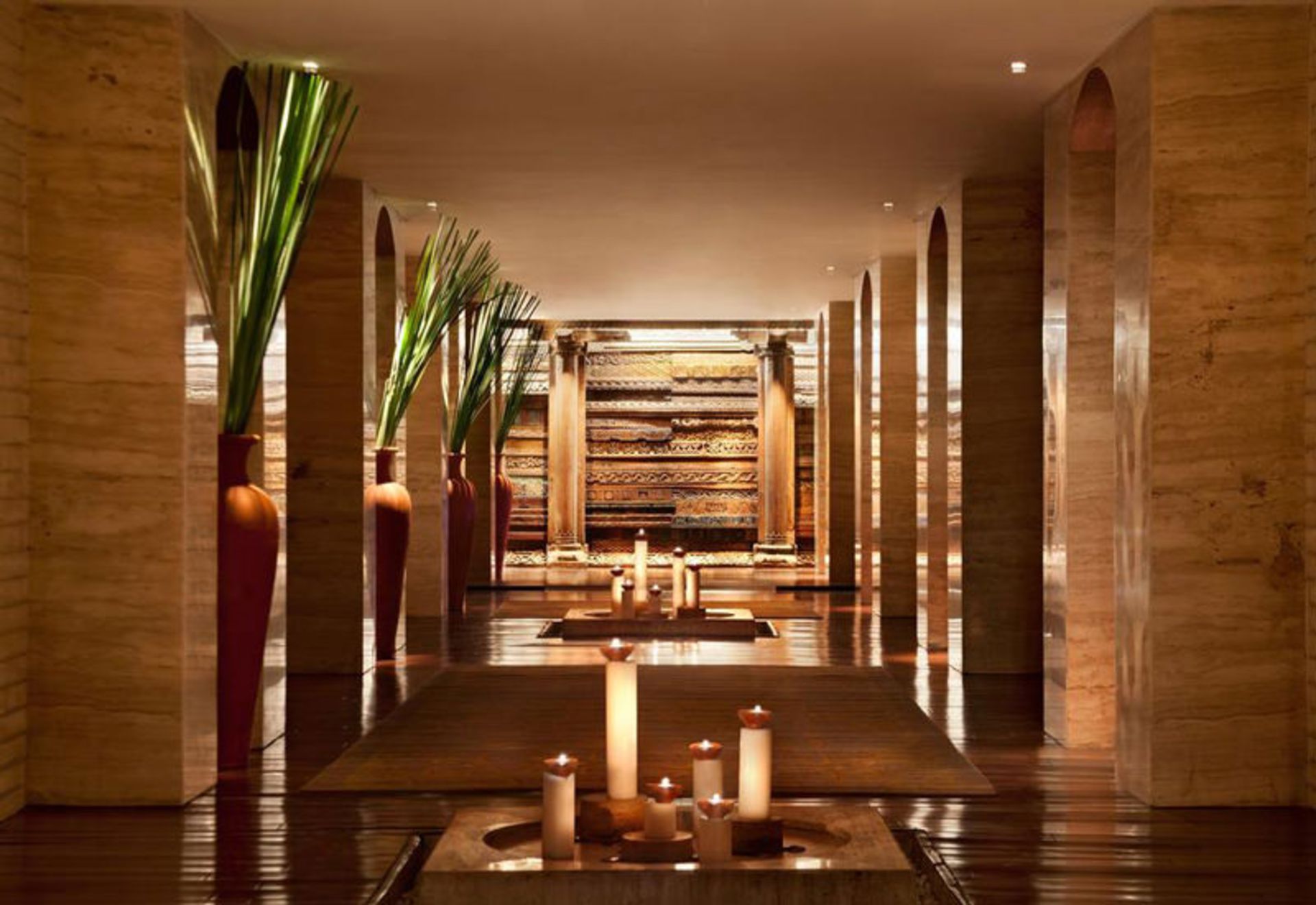 هتل لیلا امبینس کانونشن (The Leela Ambience Convention Hotel Delhi)