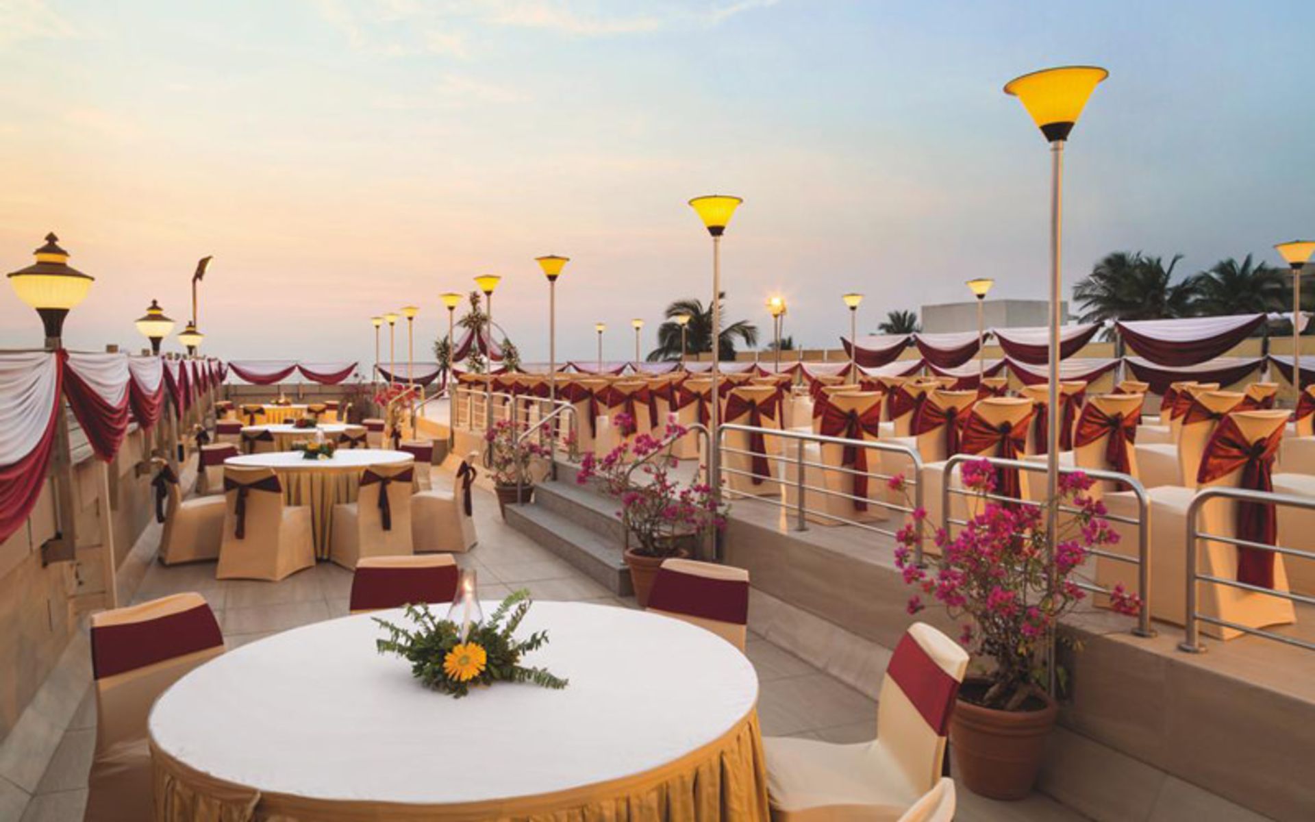 هتل رامادا پلازا (Ramada Plaza Palm Grove)