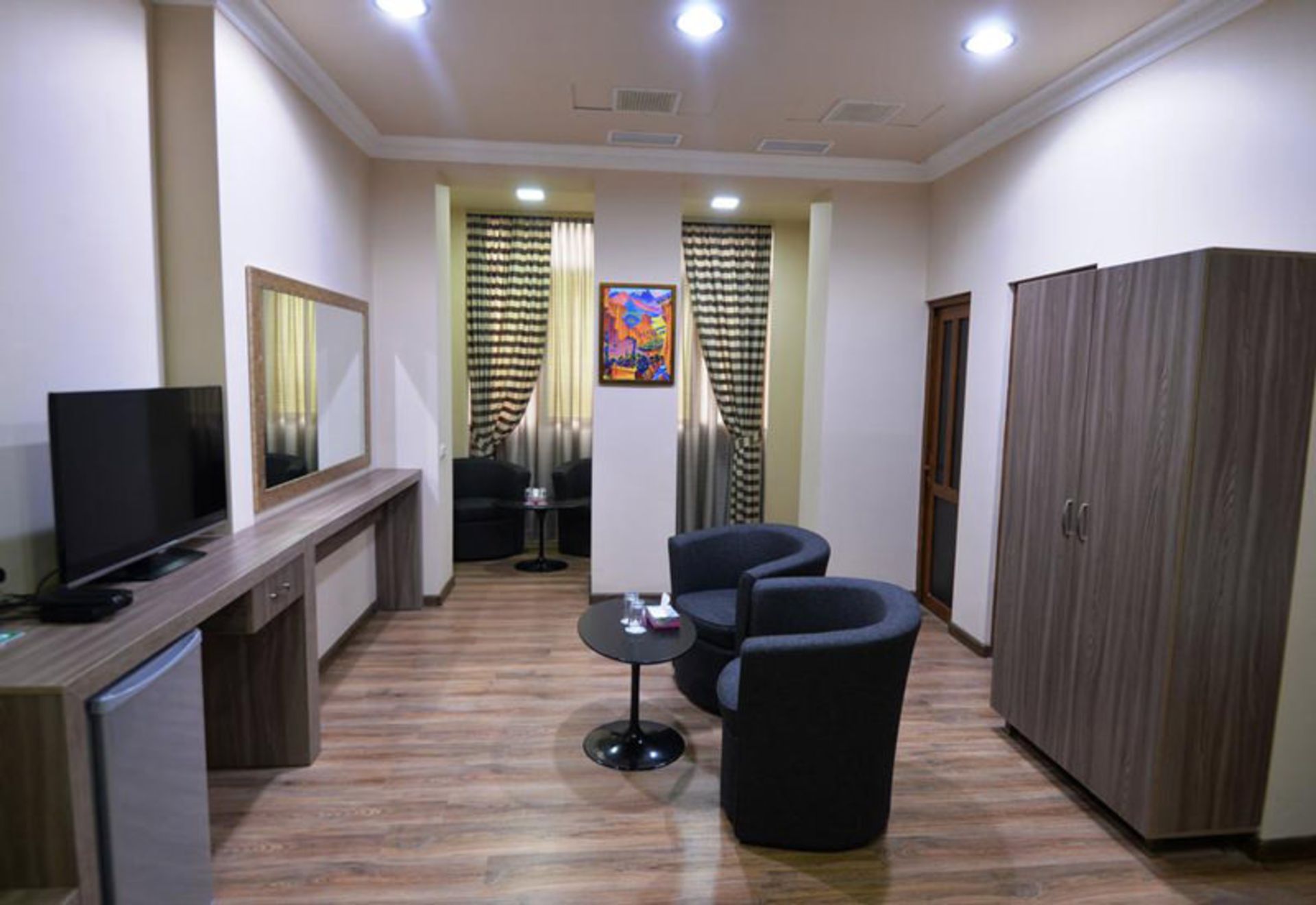 هتل ایروان دلوکس (Yerevan Deluxe Hotel)