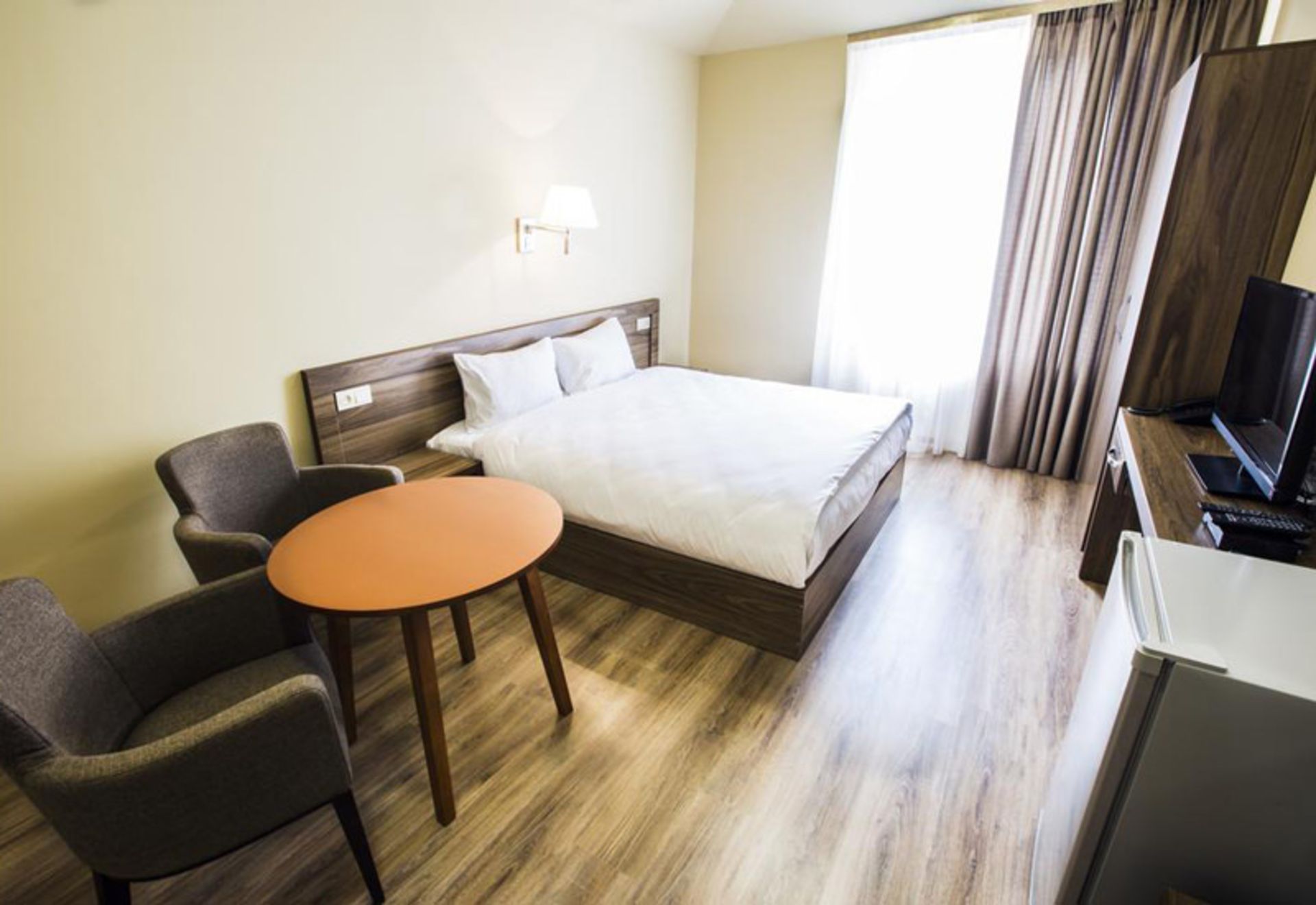هتل ایروان دلوکس (Yerevan Deluxe Hotel)