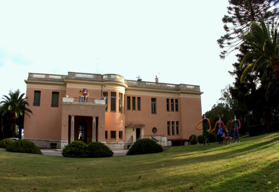 موزه بین المللی هنر نائیف آناتول جاکوسکی (Musée d'Art Naïf Anatole Jakovsky)