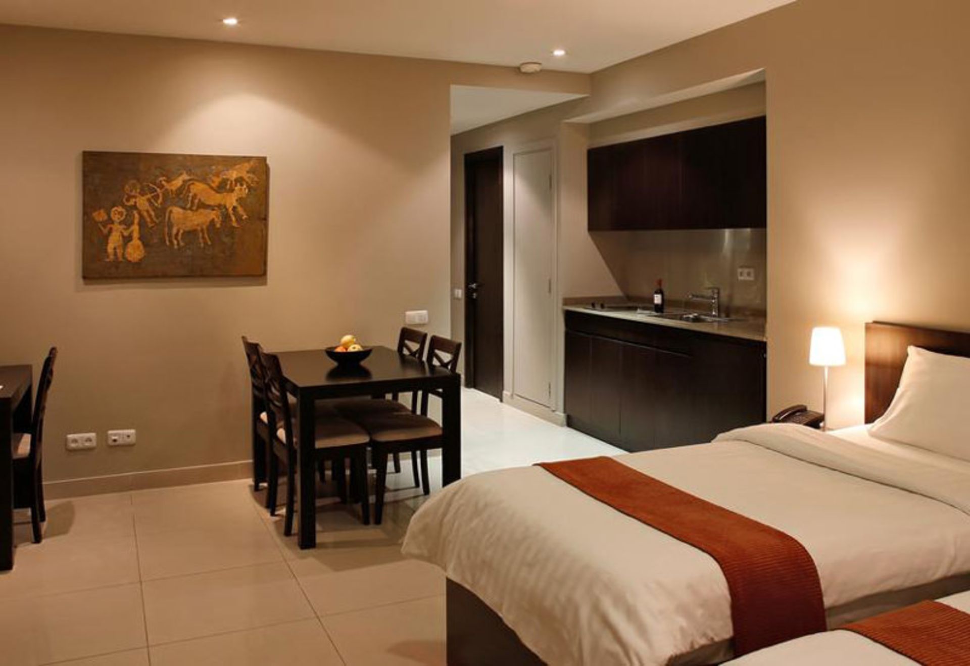 هتل مگ (Hotel Meg)