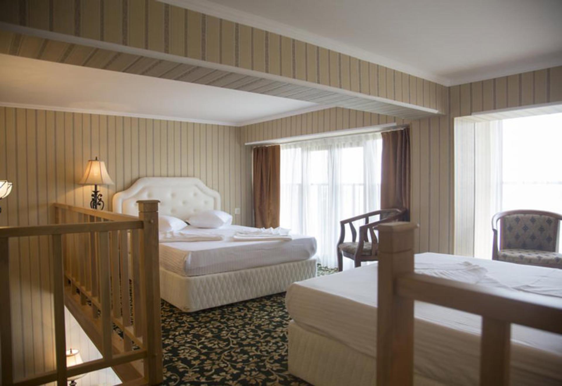 هتل شیراک (Shirak Hotel)