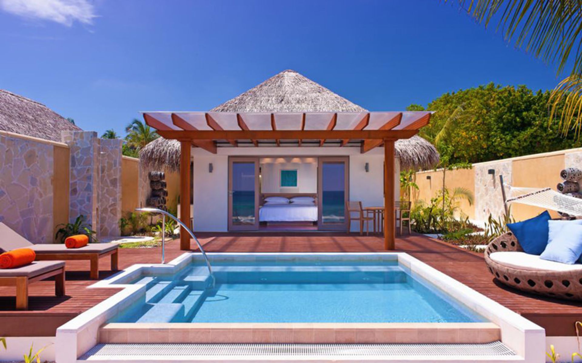هتل شرایتون فول مونت ریزورت اند اسپا مالدیو (Sheraton Maldives Full Moon Resort & Spa)