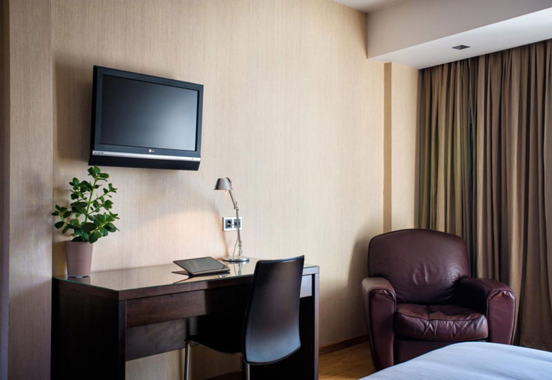 هتل آتن گیت (The Athens Gate Hotel)