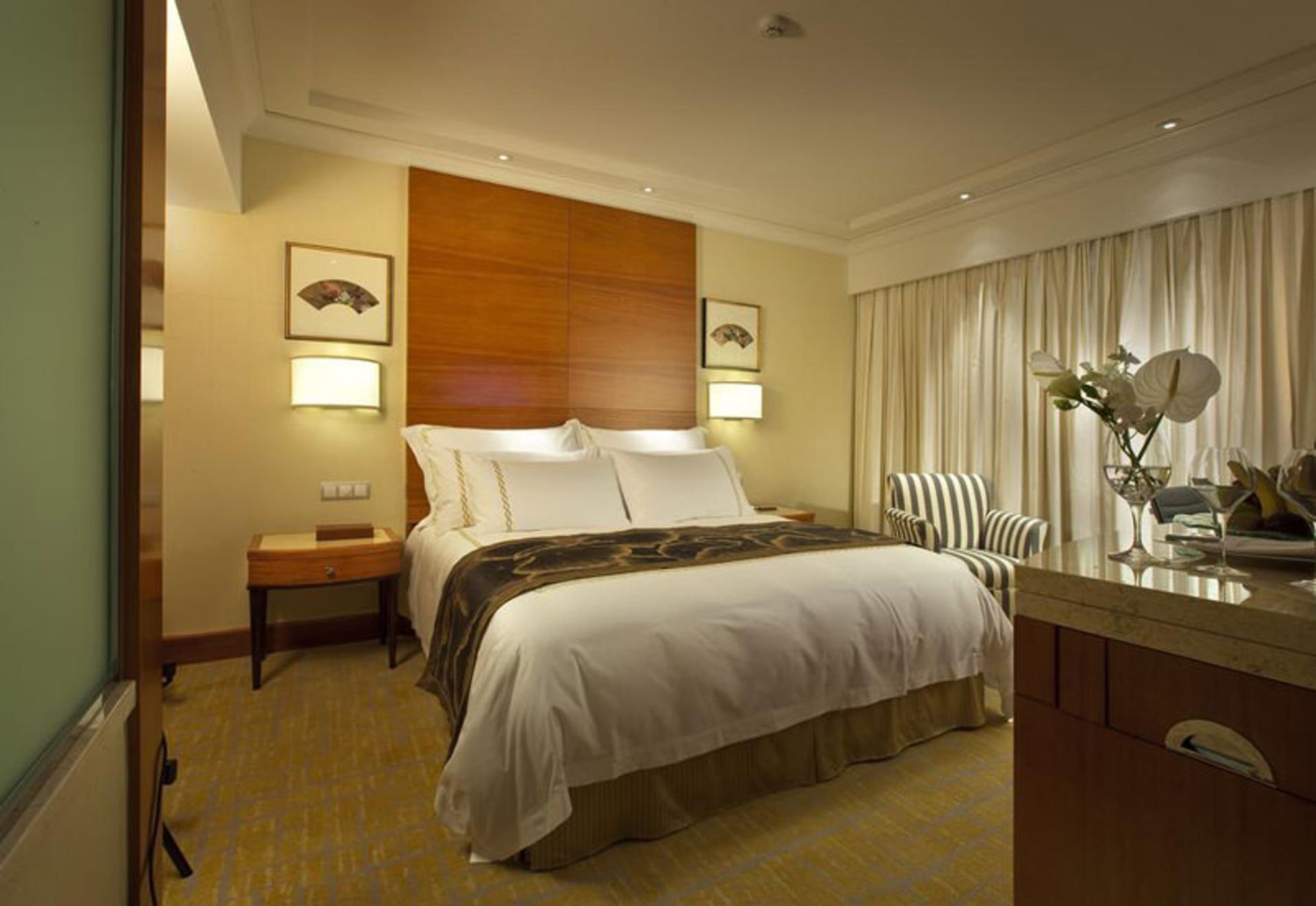 هتل دراگون هانگزو (The Dragon Hotel Hangzhou)