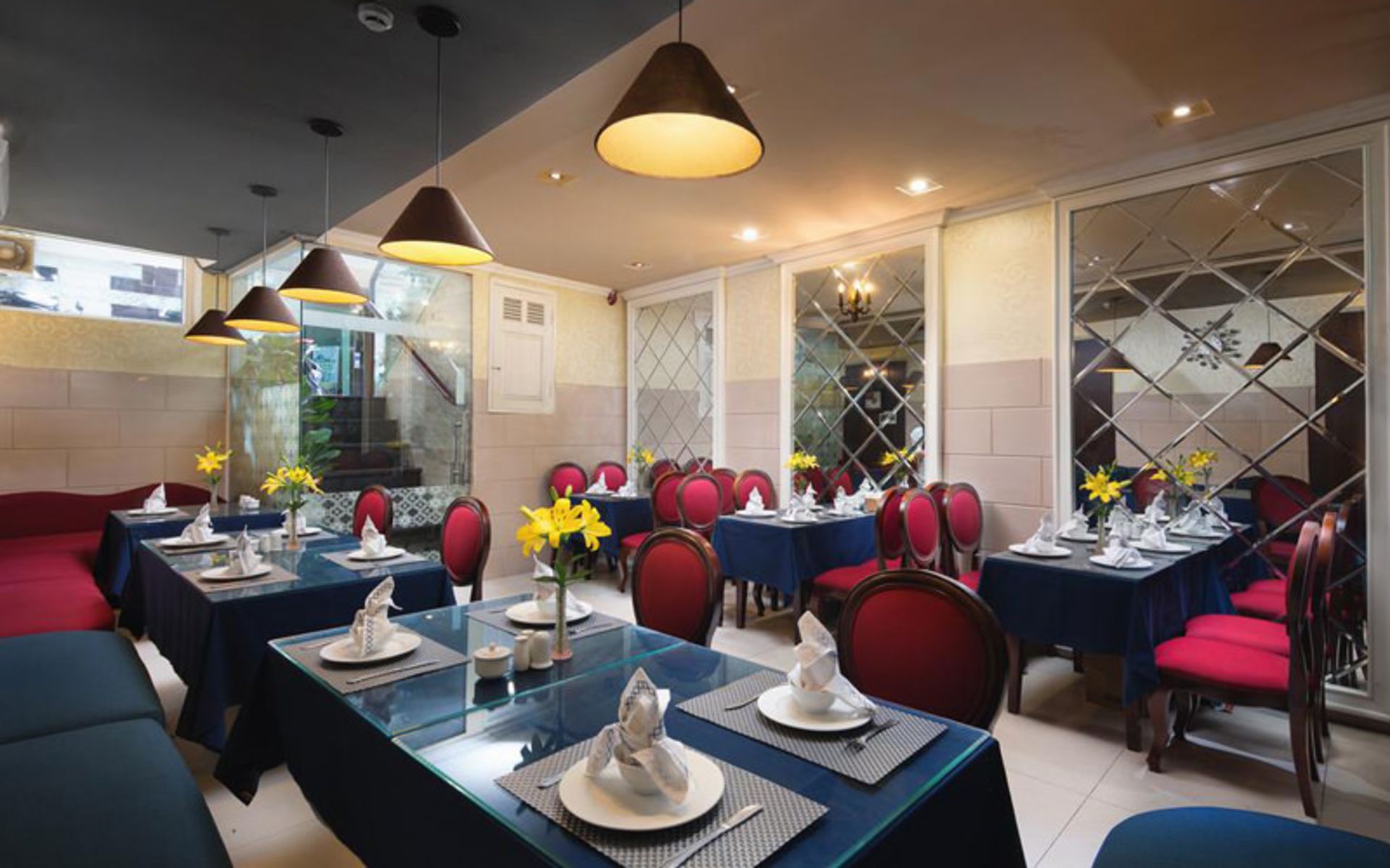 هتل سیرین پریمیر (Serene Premier Hotel)