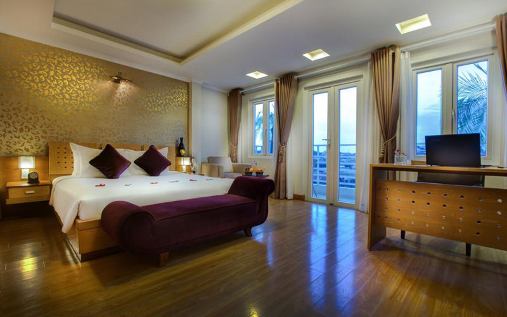 هتل لا استوریا روبی (La Storia Ruby Hotel)