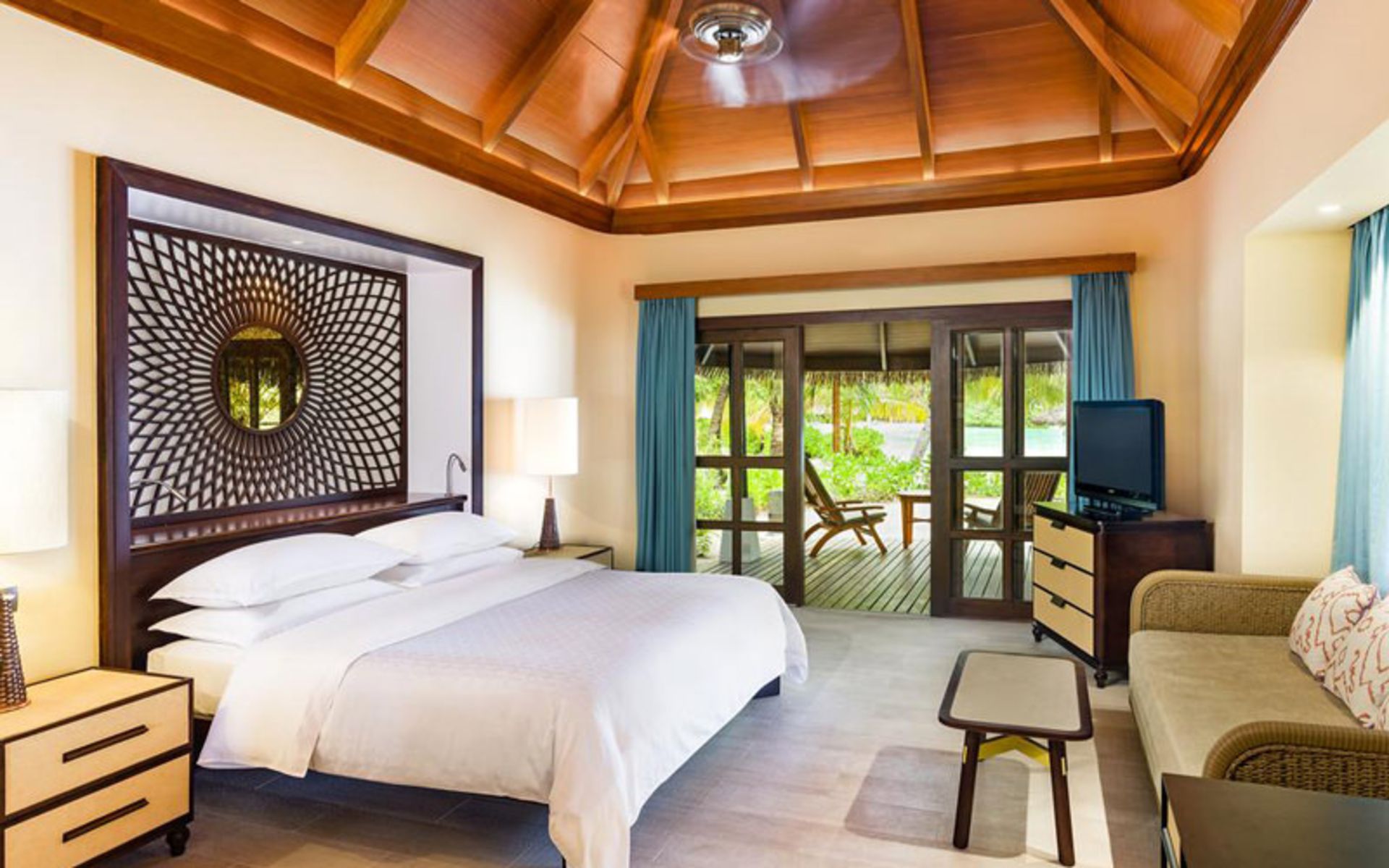 هتل شرایتون فول مونت ریزورت اند اسپا مالدیو (Sheraton Maldives Full Moon Resort & Spa)