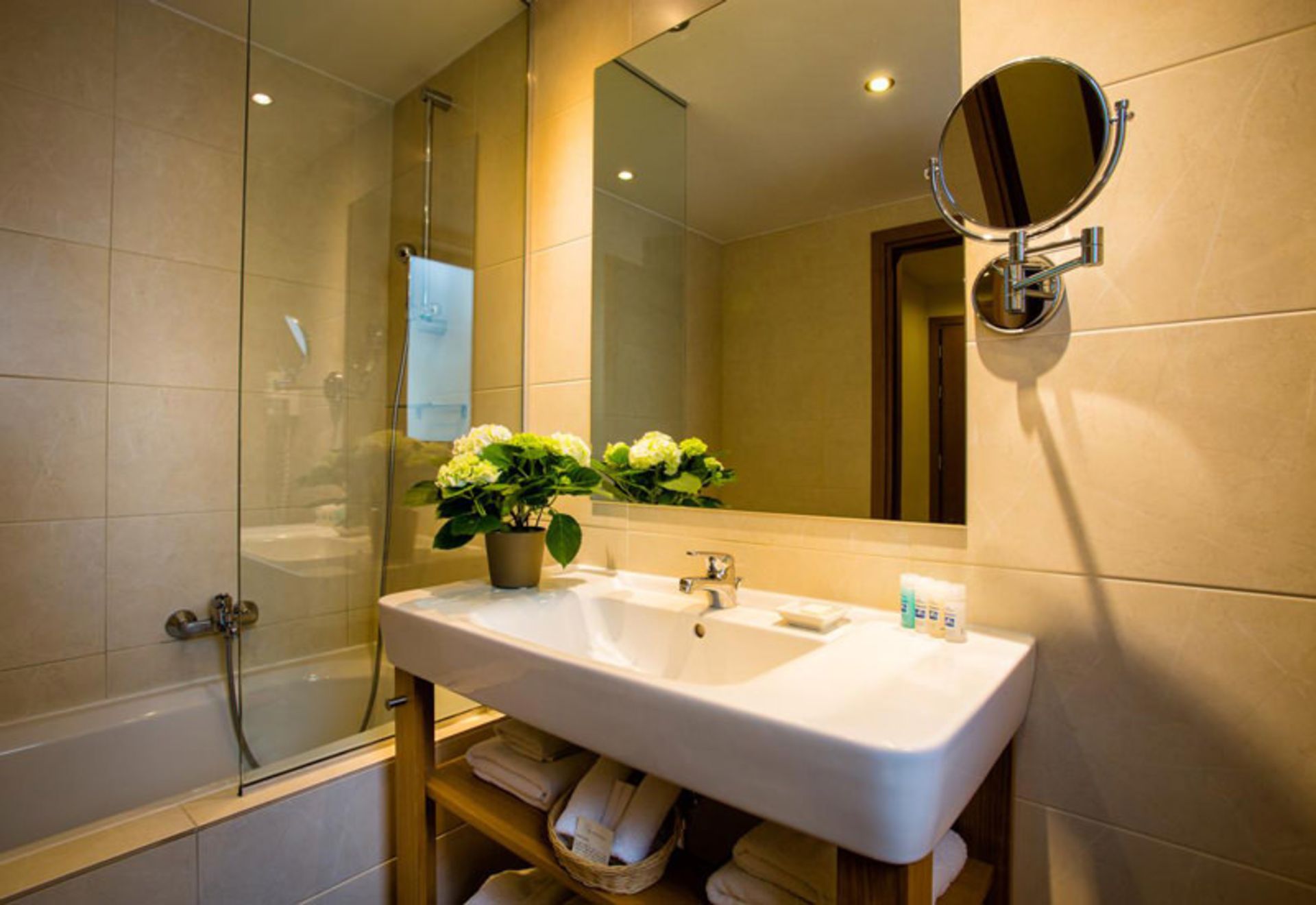هتل آتن گیت (The Athens Gate Hotel)