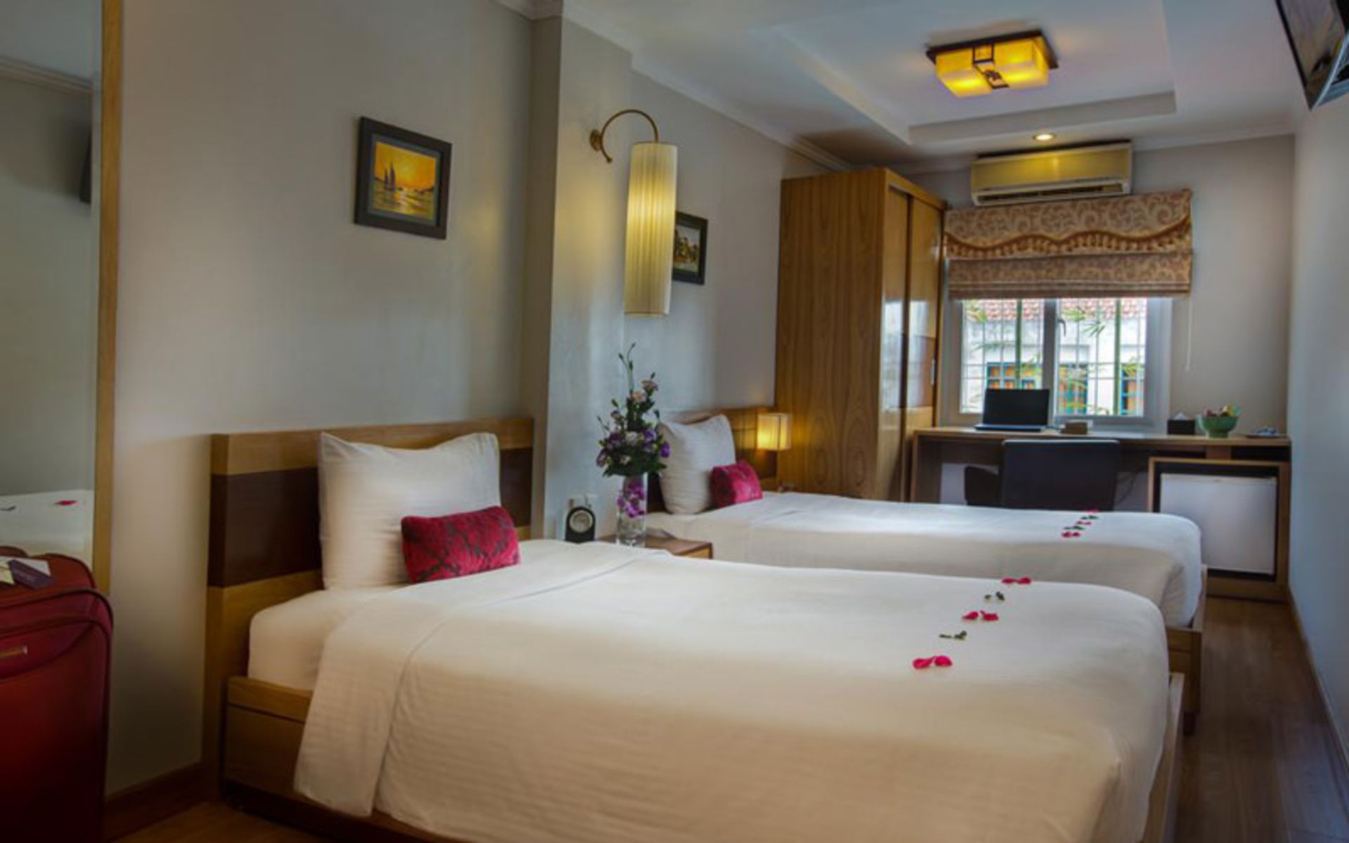 هتل لا استوریا روبی (La Storia Ruby Hotel)