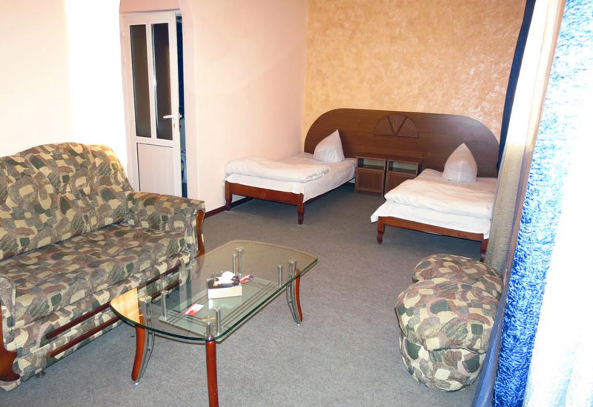 هتل وایت هوس (White House Hotel)