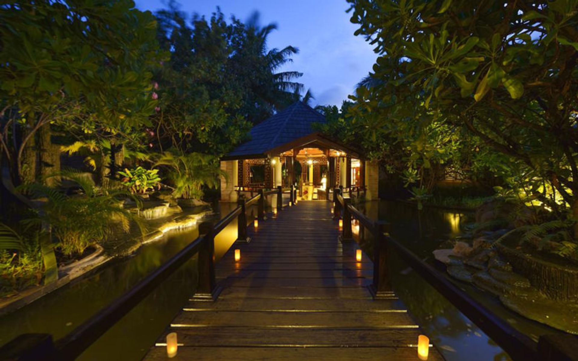 هتل پارادایس آیلند ریزورت اَند اسپا (Paradise Island Resort & Spa)
