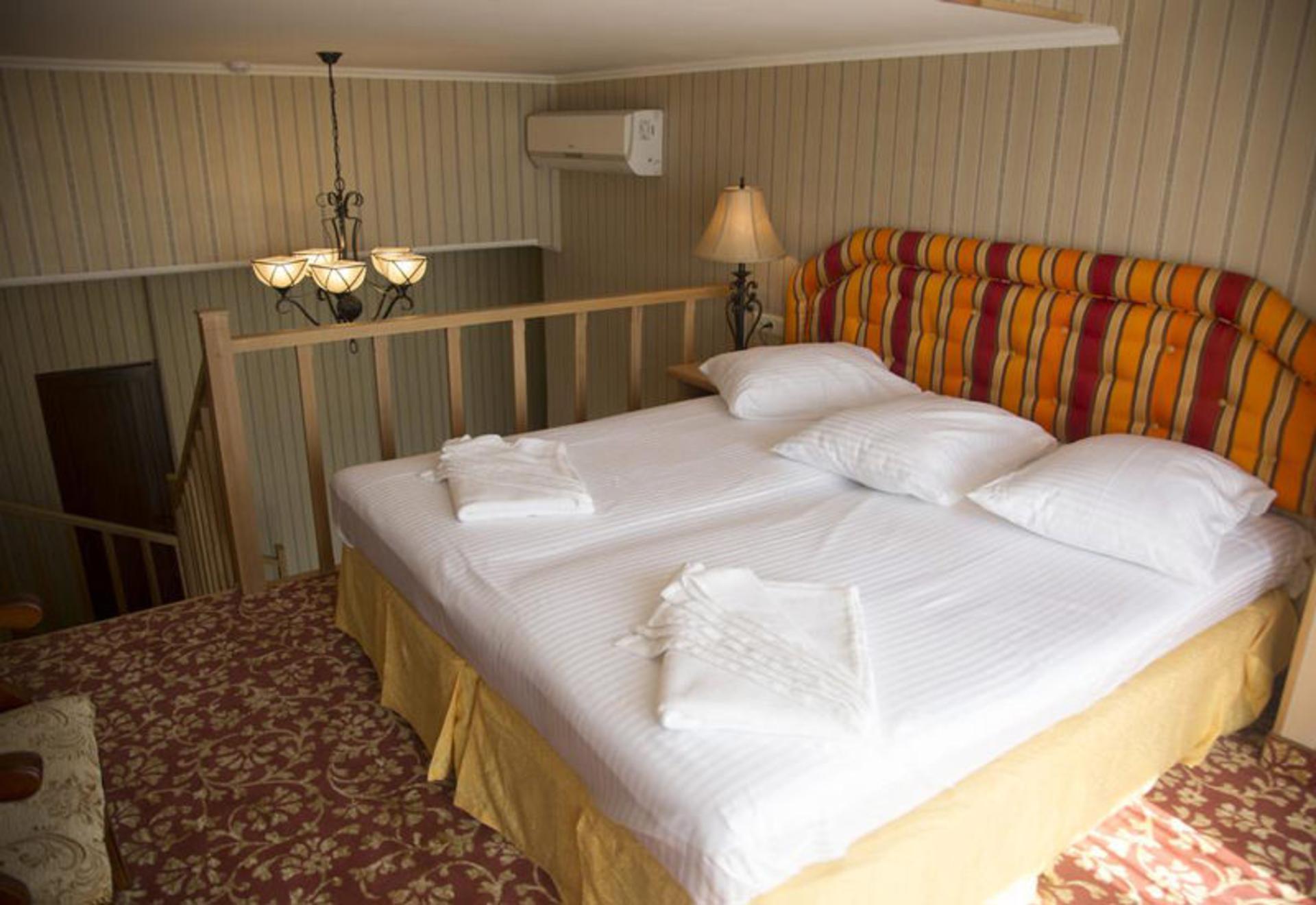 هتل شیراک (Shirak Hotel)