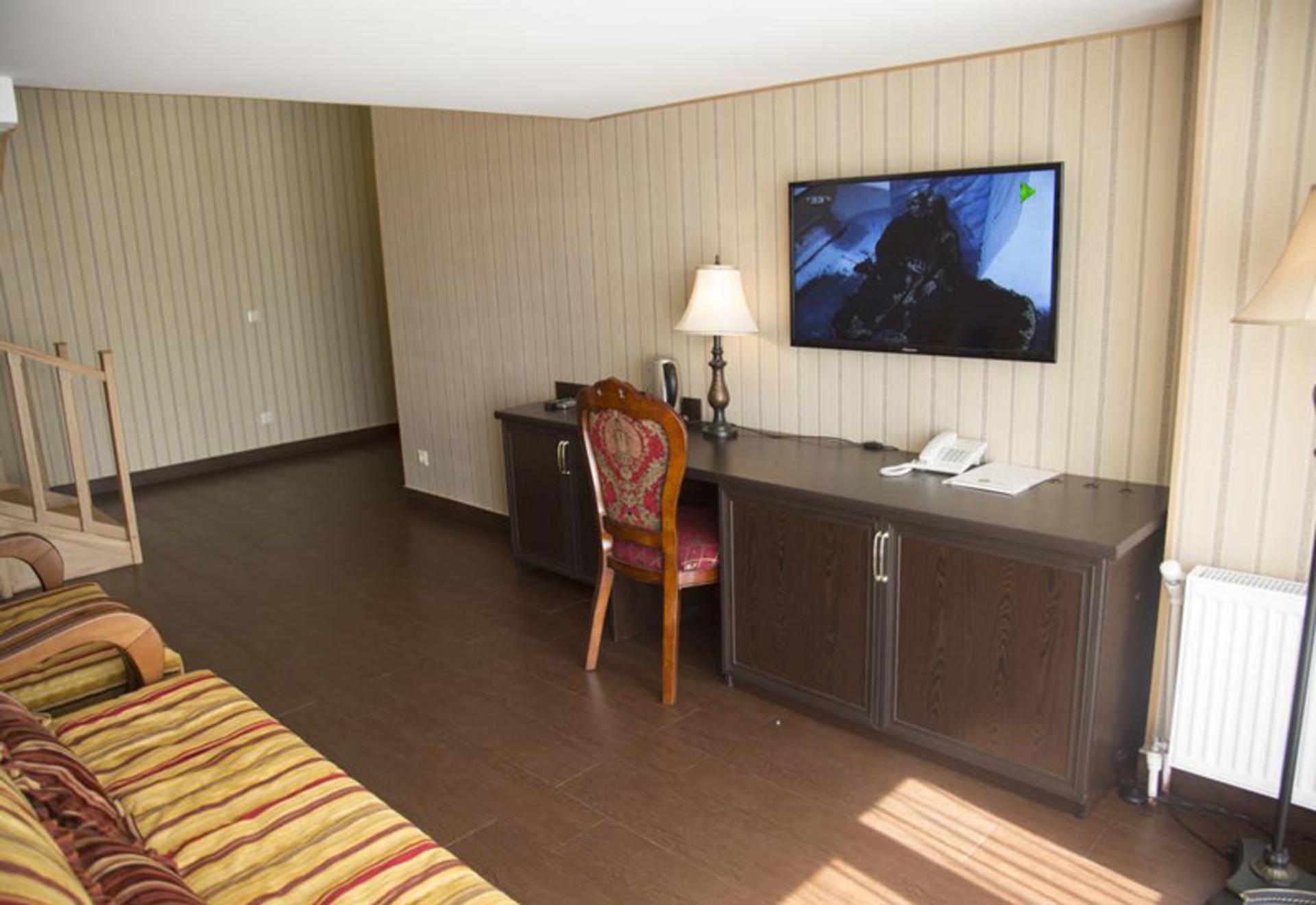 هتل شیراک (Shirak Hotel)