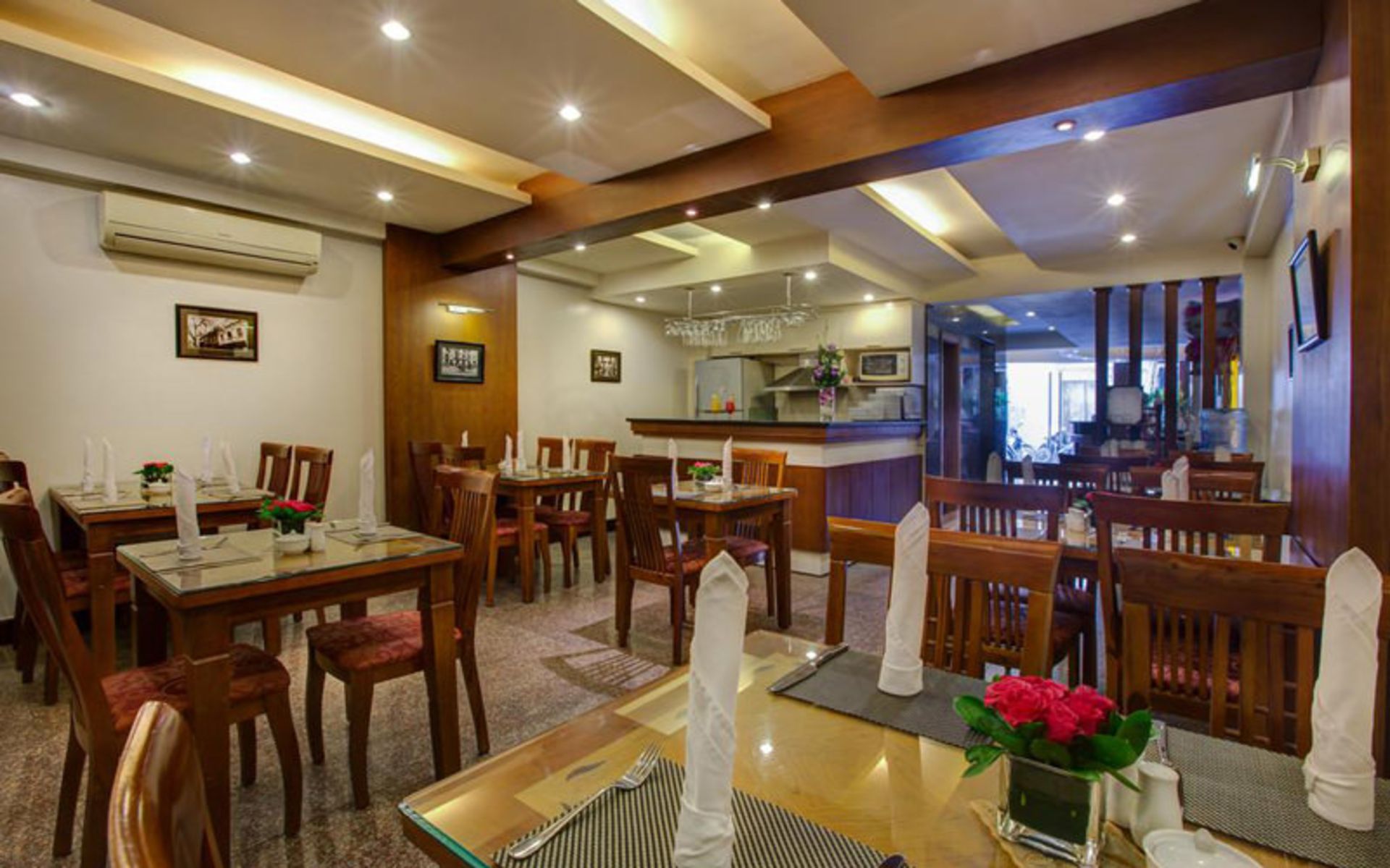 هتل لا استوریا روبی (La Storia Ruby Hotel)