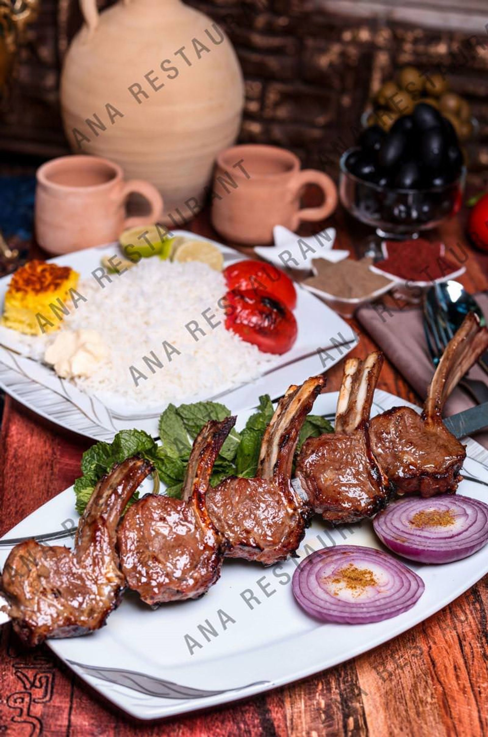 رستوران سنتی و باغ آنا