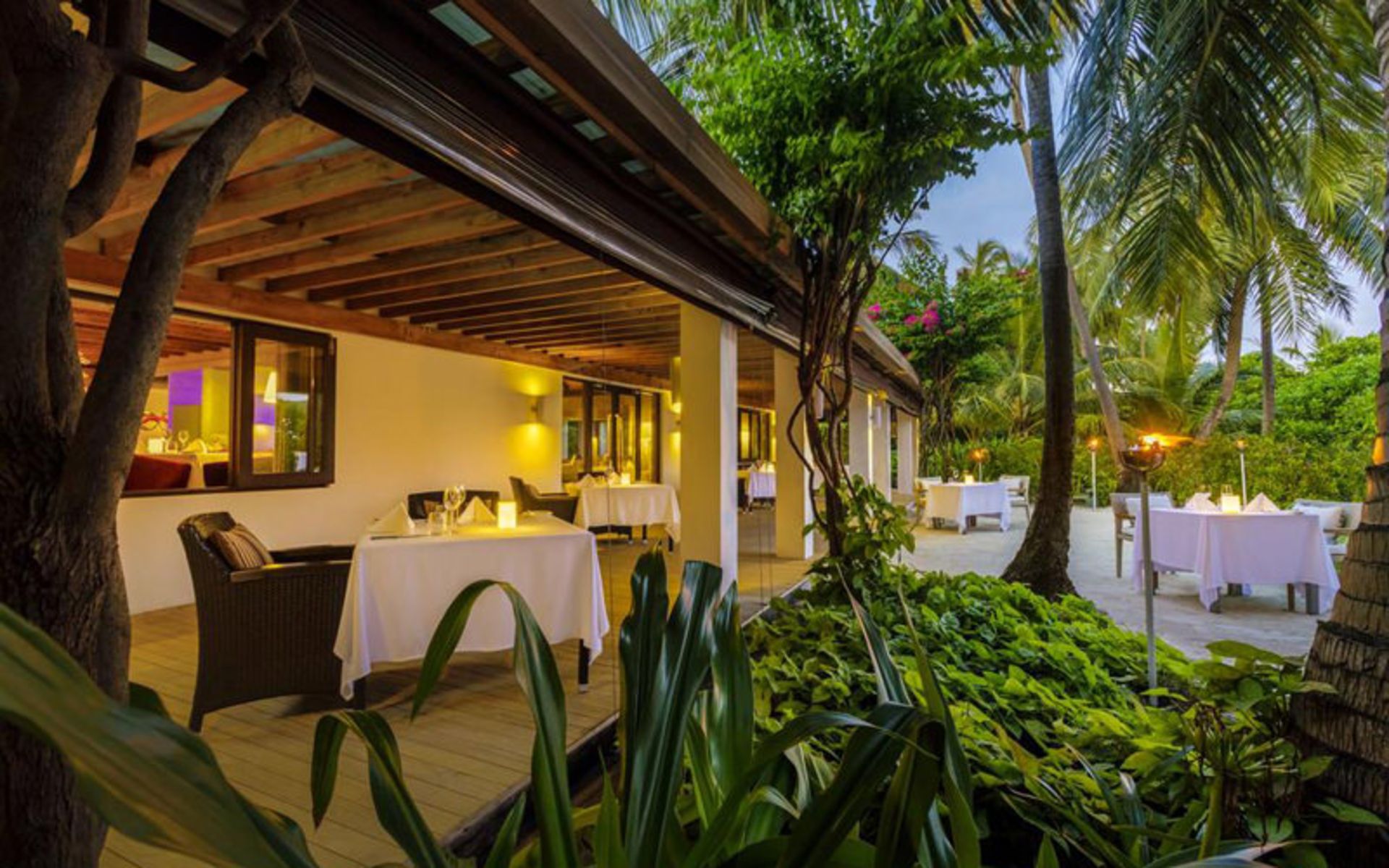 هتل وِلاسارو مالدیوز (Velassaru Maldives)