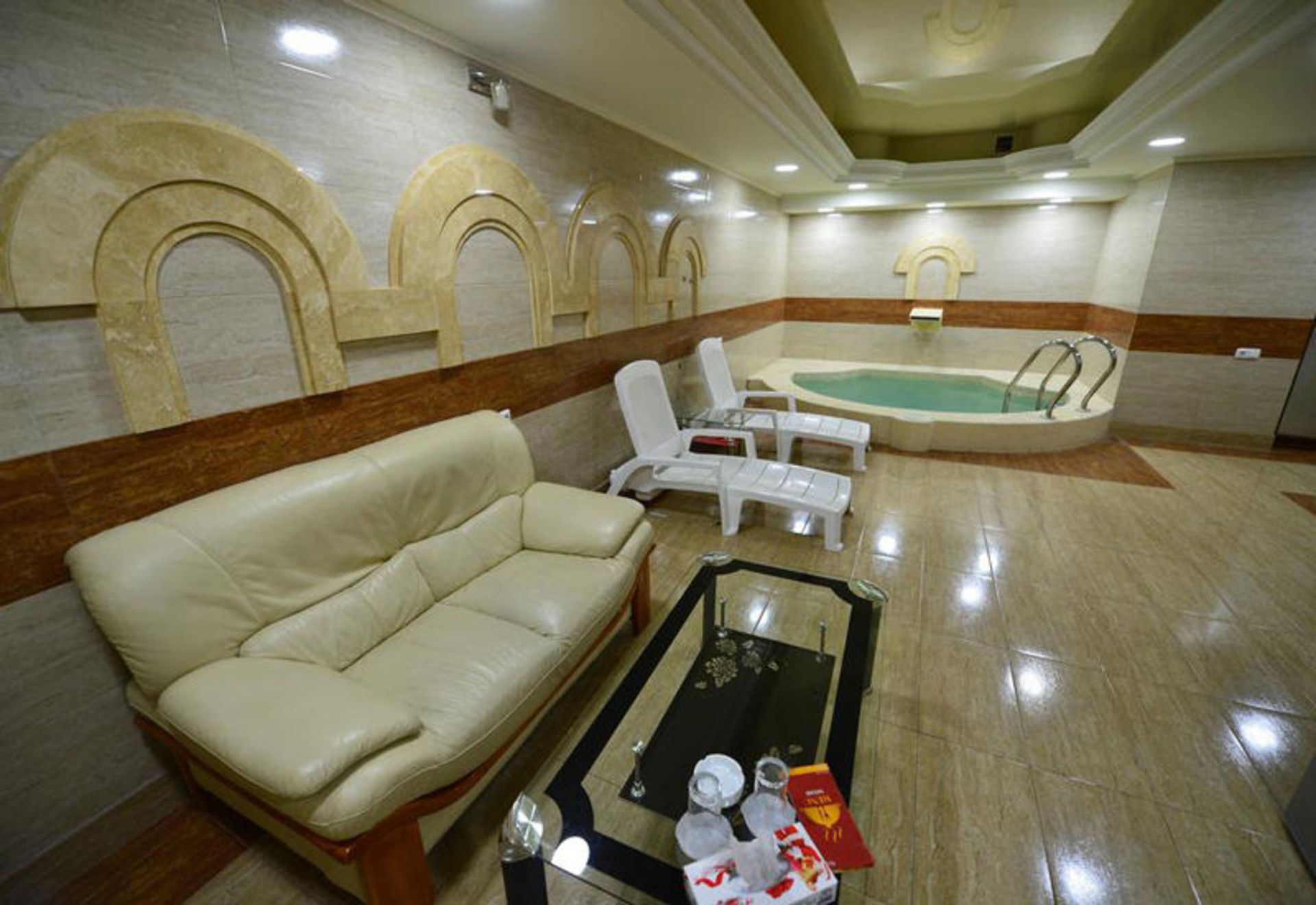 هتل ایروان دلوکس (Yerevan Deluxe Hotel)