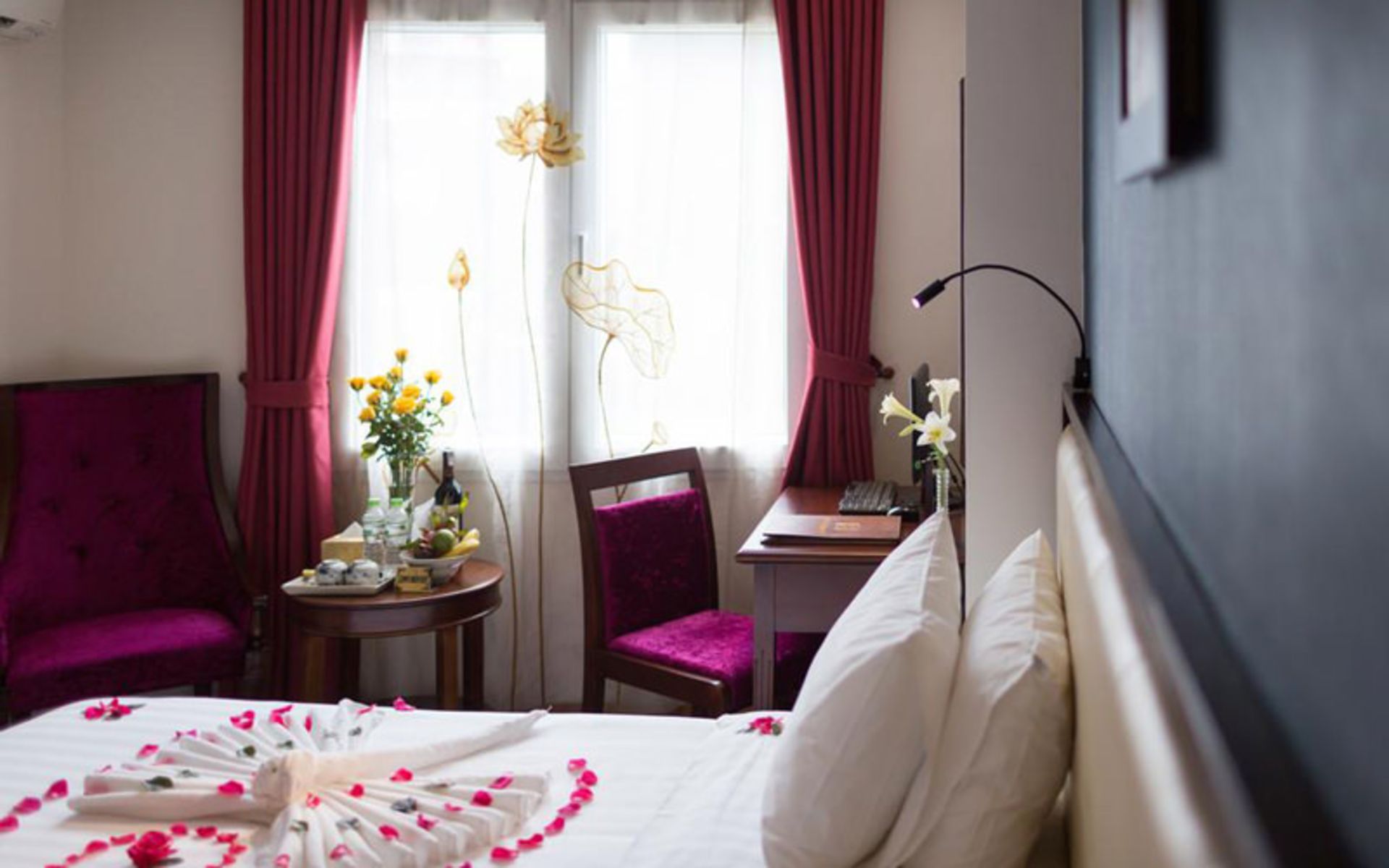 هتل سیرین پریمیر (Serene Premier Hotel)