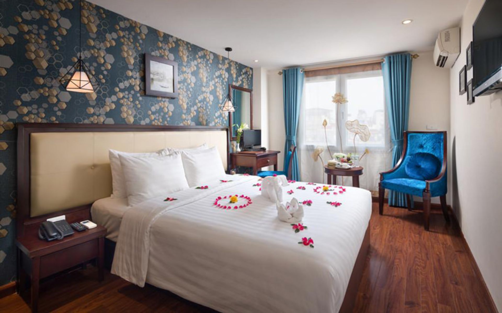 هتل سیرین پریمیر (Serene Premier Hotel)