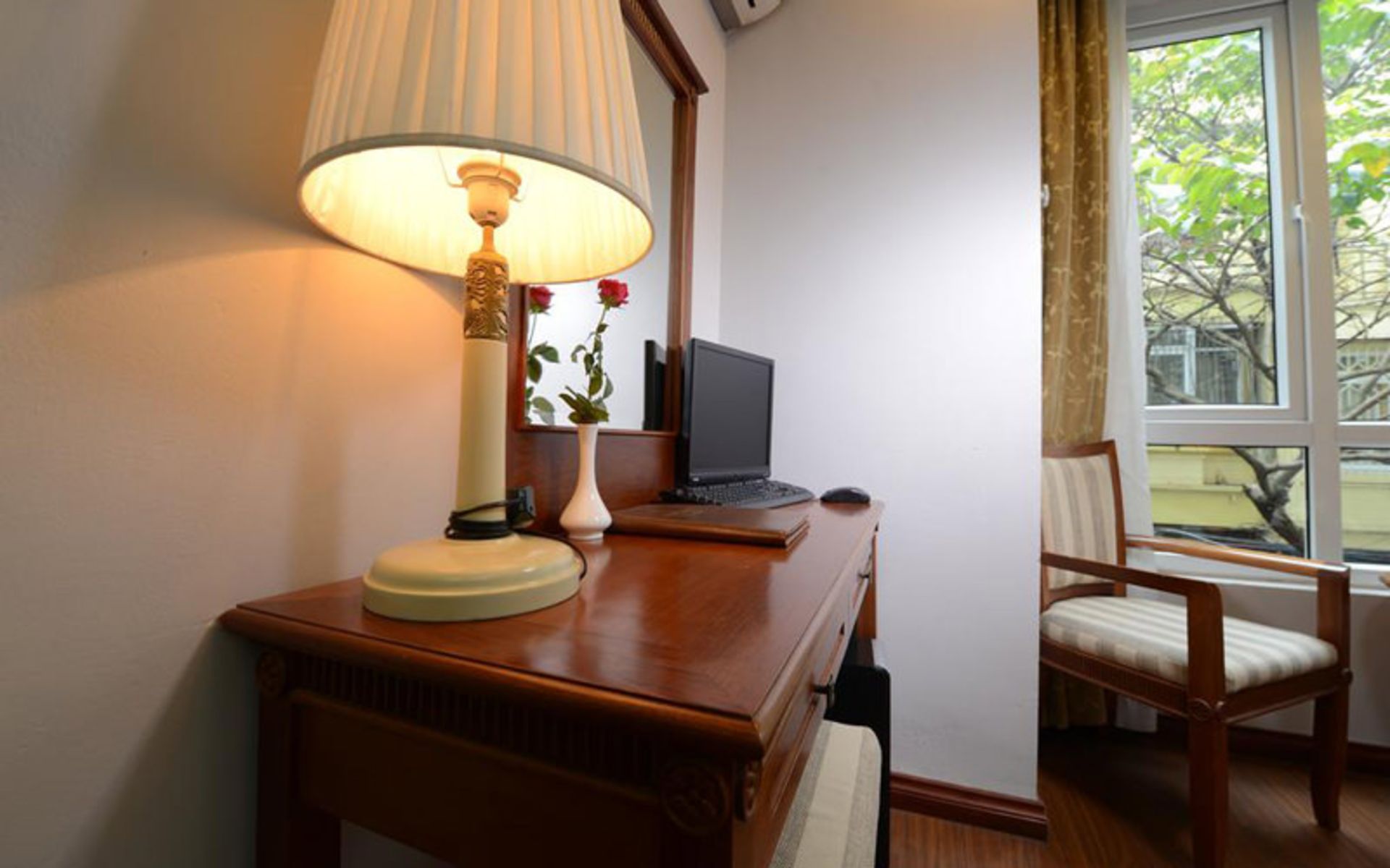 هتل گلدن لجند (Golden Legend Hotel)