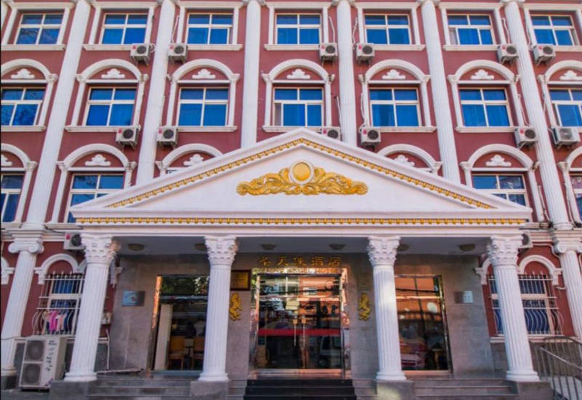 هتل سنت انجل (Saint Angel Hotel)