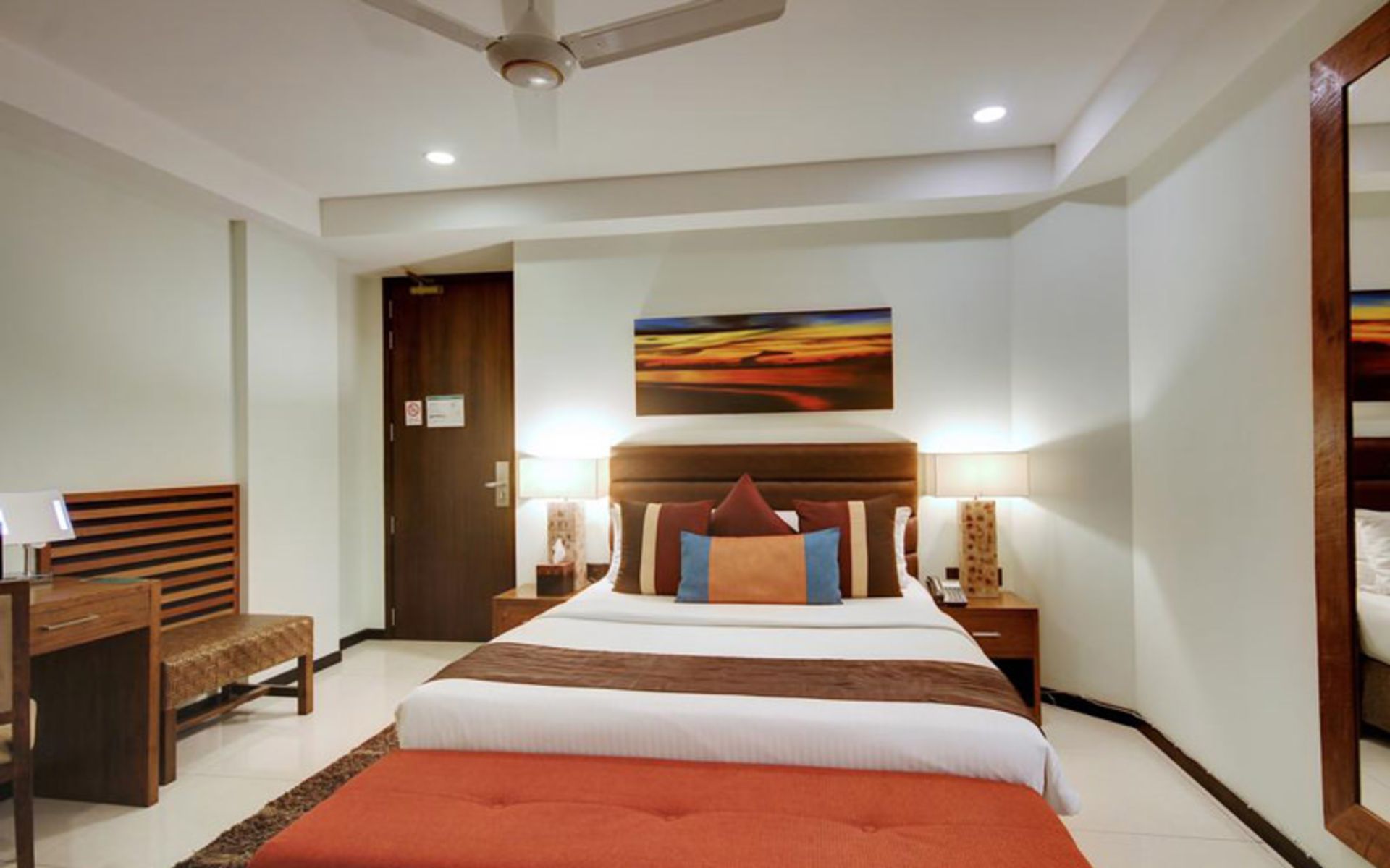 هتل سامرست (The Somerset Hotel)