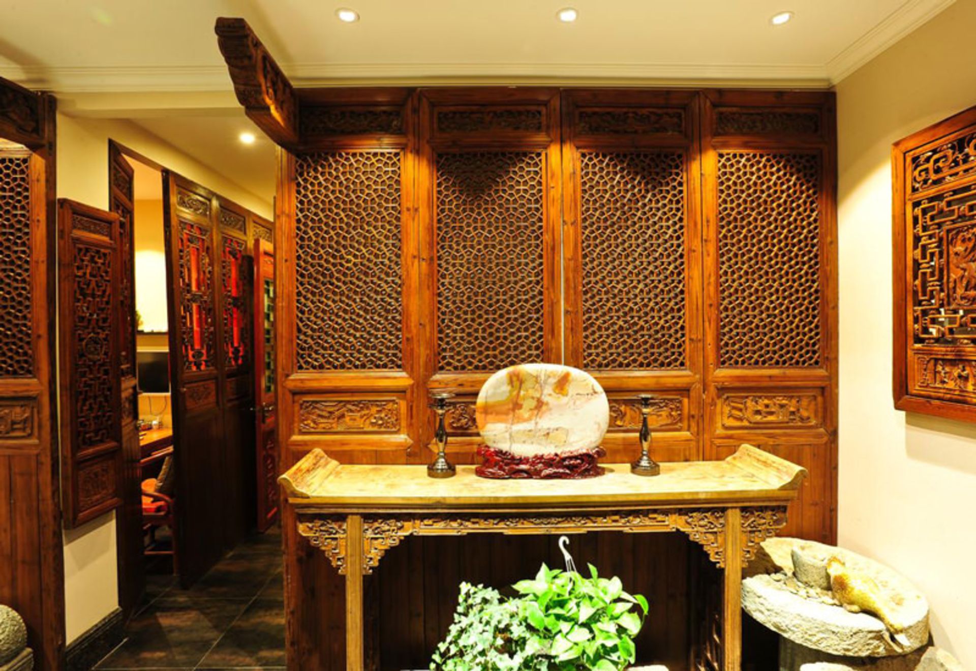 هتل تردیشینال ویو (Traditional View Hote)