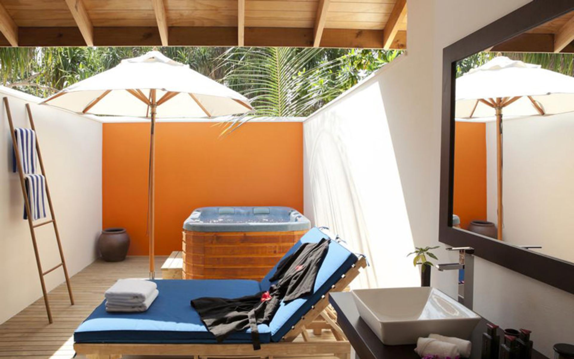 هتل ویلامندو ریزورت (Vilamendhoo Island Resort & Spa)