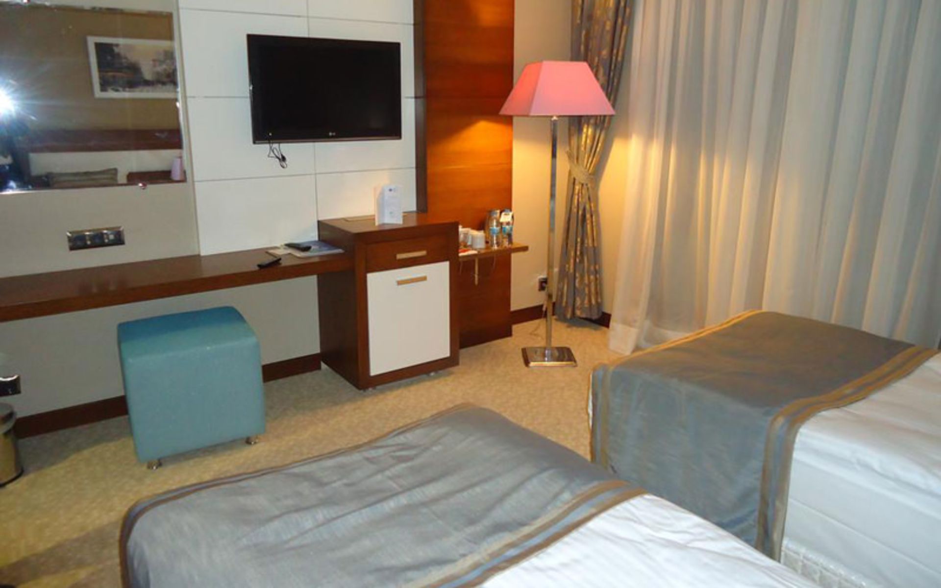 هتل منوآ (Menua Hotel)