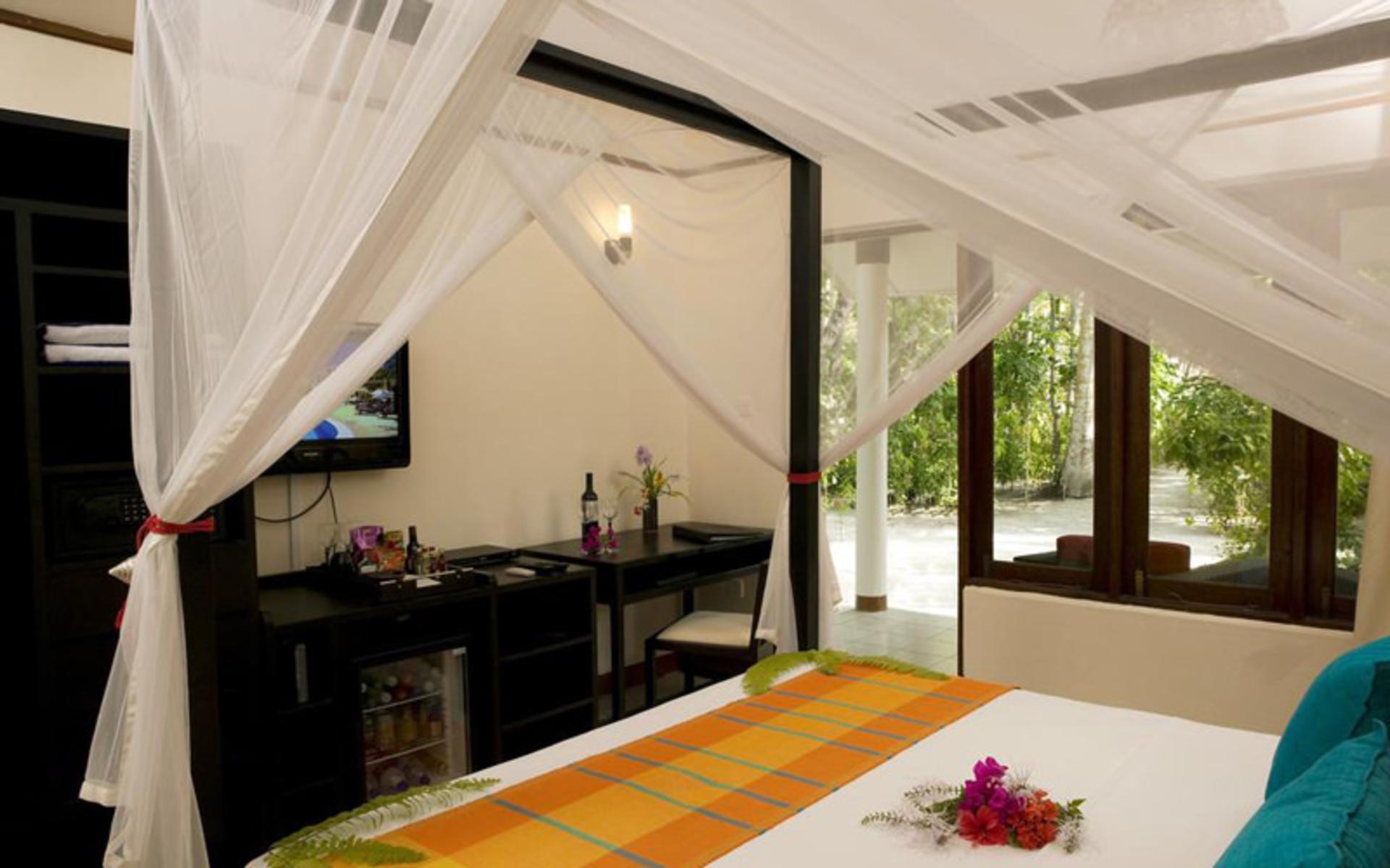 هتل ویلامندو ریزورت (Vilamendhoo Island Resort & Spa)