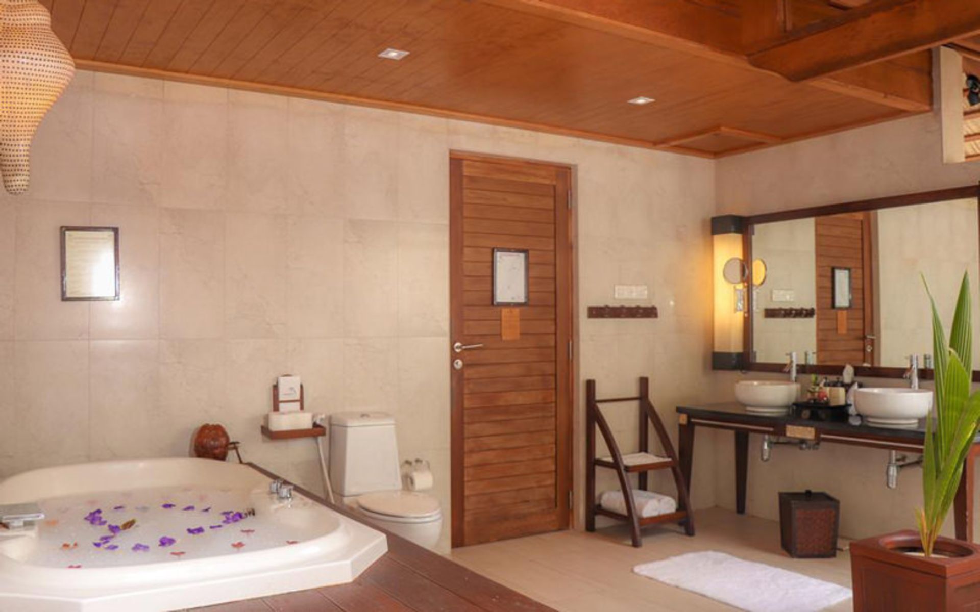 هتل کوردو ایسلند ریزورت اند اسپا (Kuredu Island Resort & Spa)