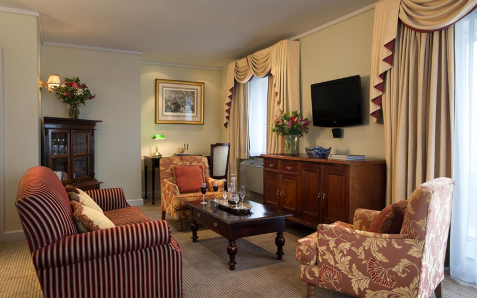 هتل کومودور (The Commodore Hotel)